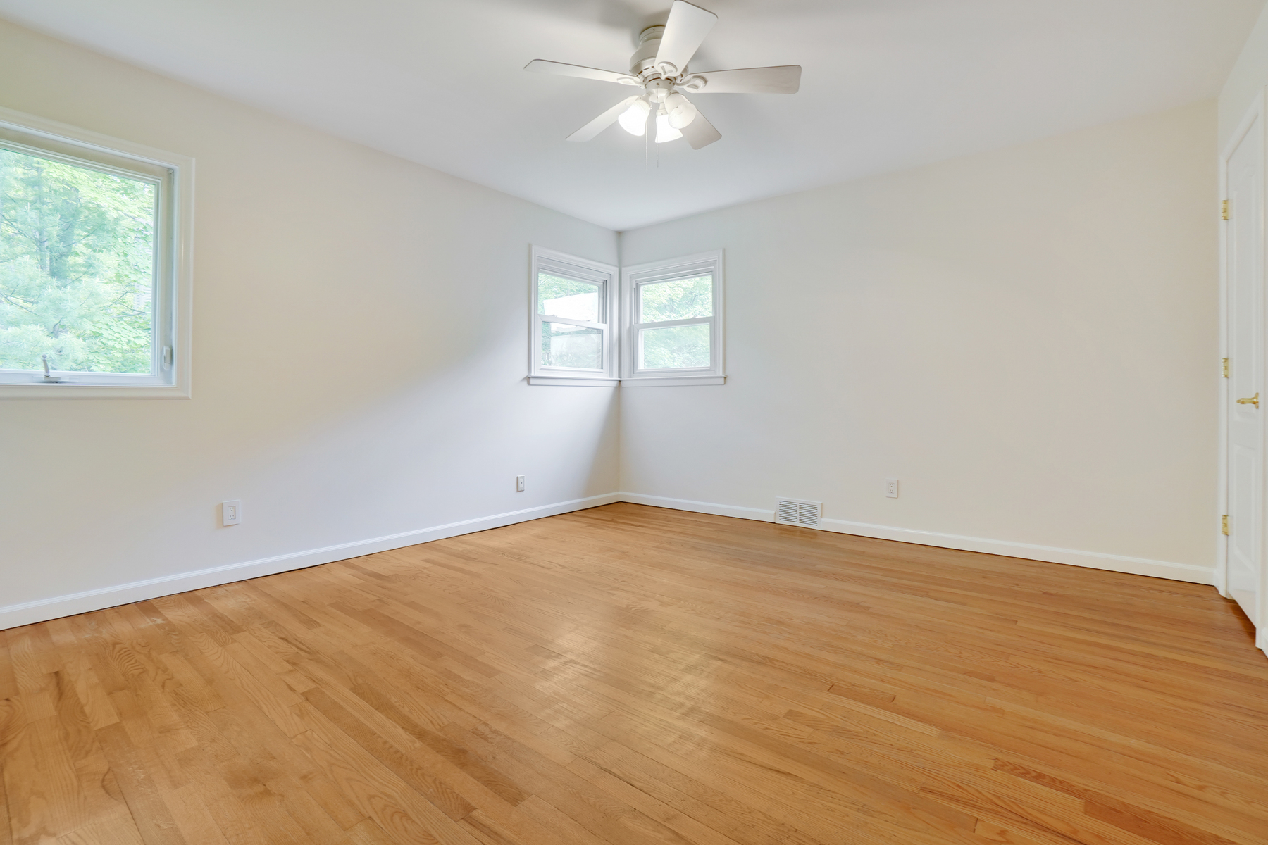 52 Forest Road