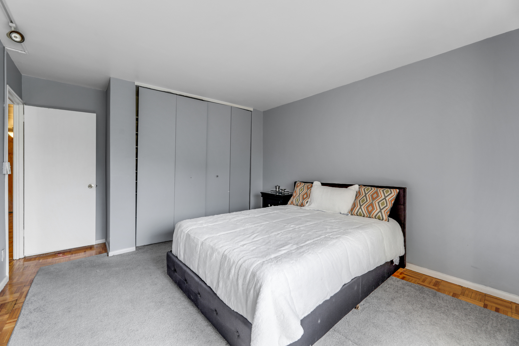 2185 Lemoine Avenue, #2B 