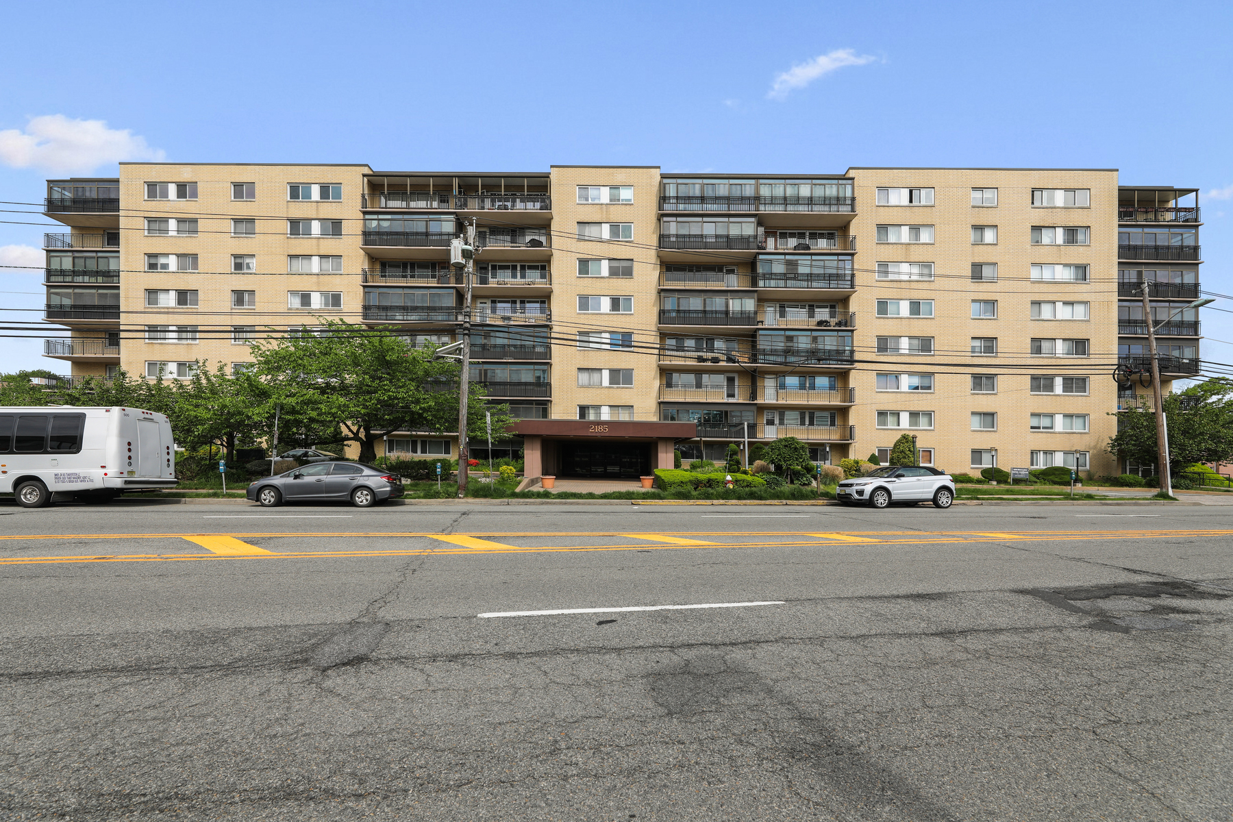 2185 Lemoine Avenue, #2B 