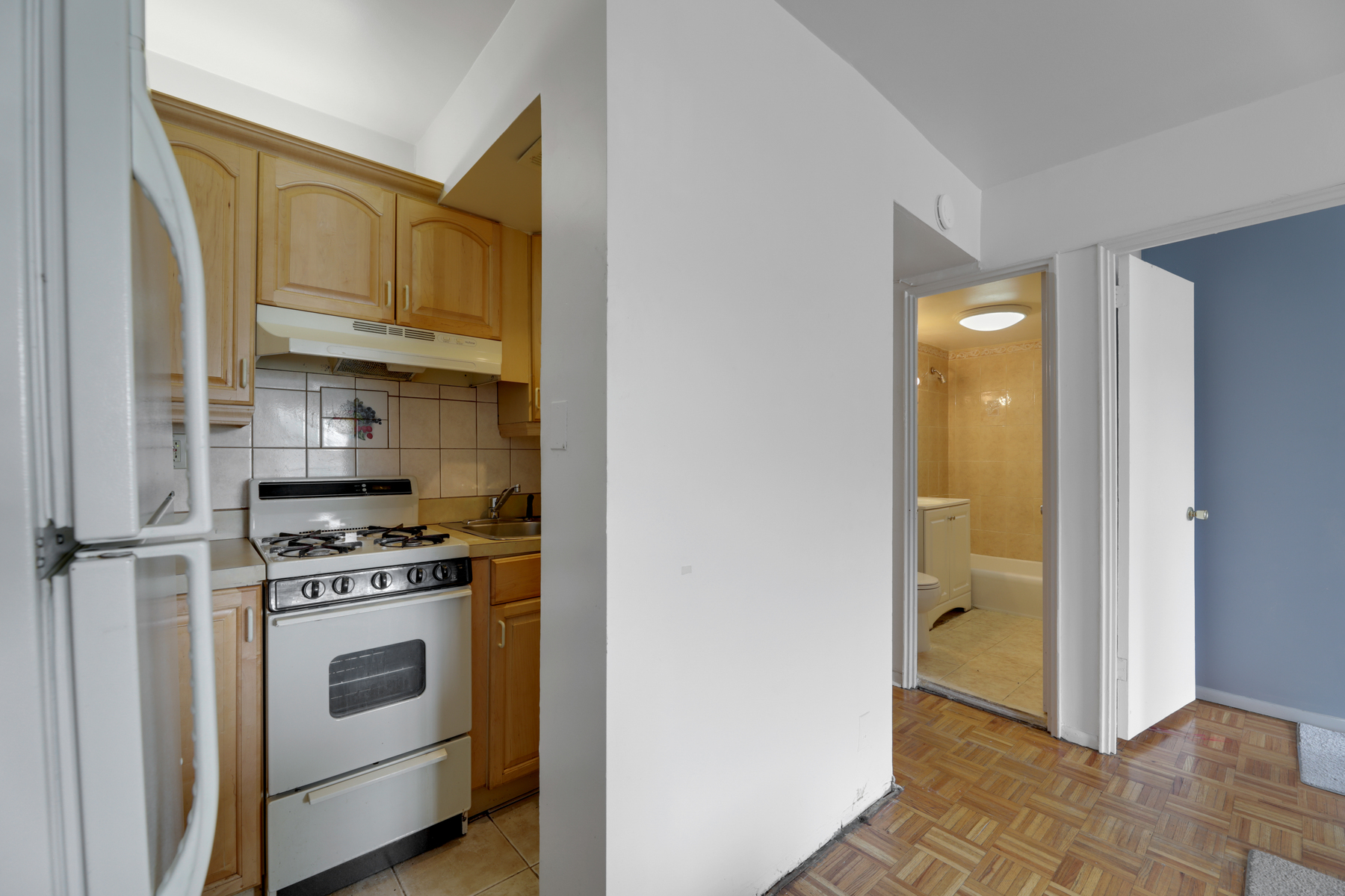 2185 Lemoine Avenue, #2B 