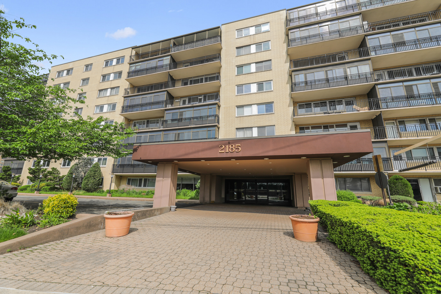 2185 Lemoine Avenue, #2B 