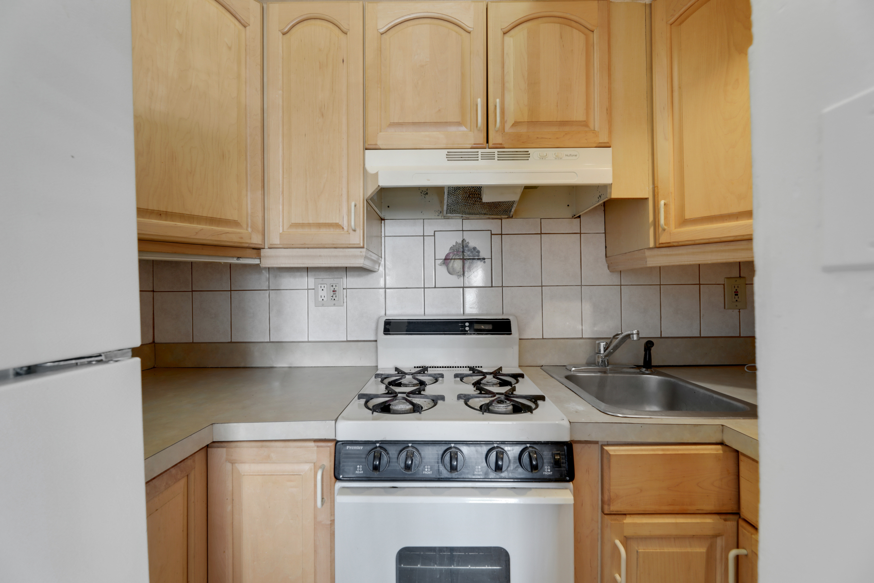 2185 Lemoine Avenue, #2B 