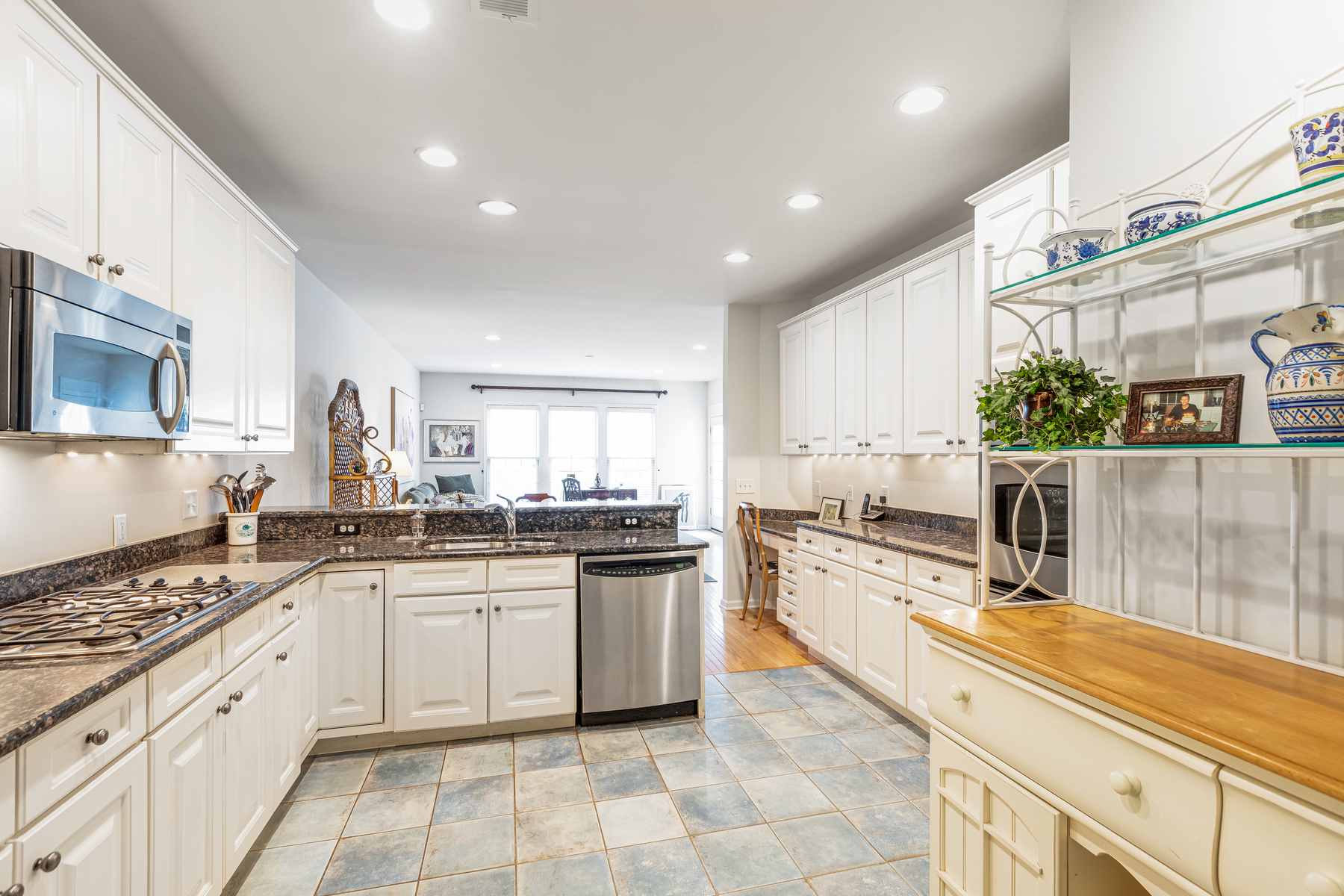 76 Hickory Hill Boulevard