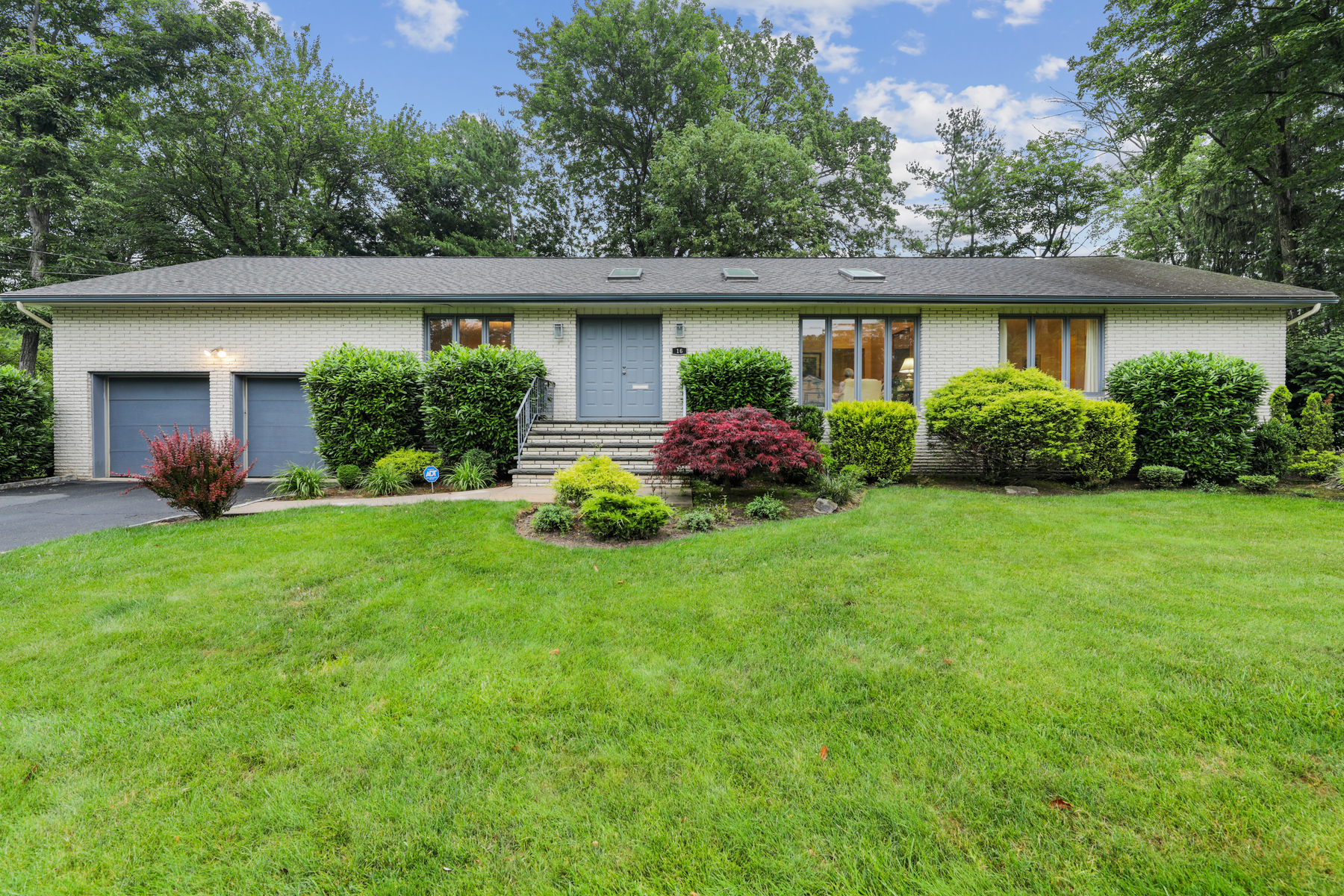 16 Knollwood Drive