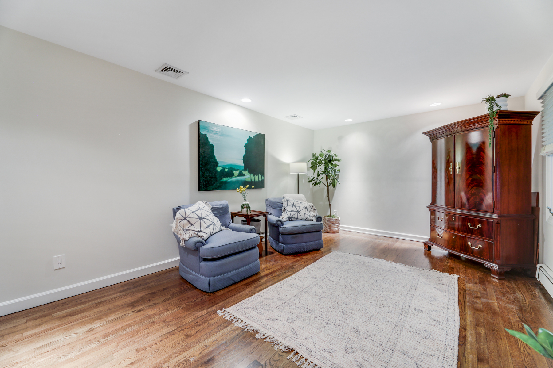 16 Knollwood Drive