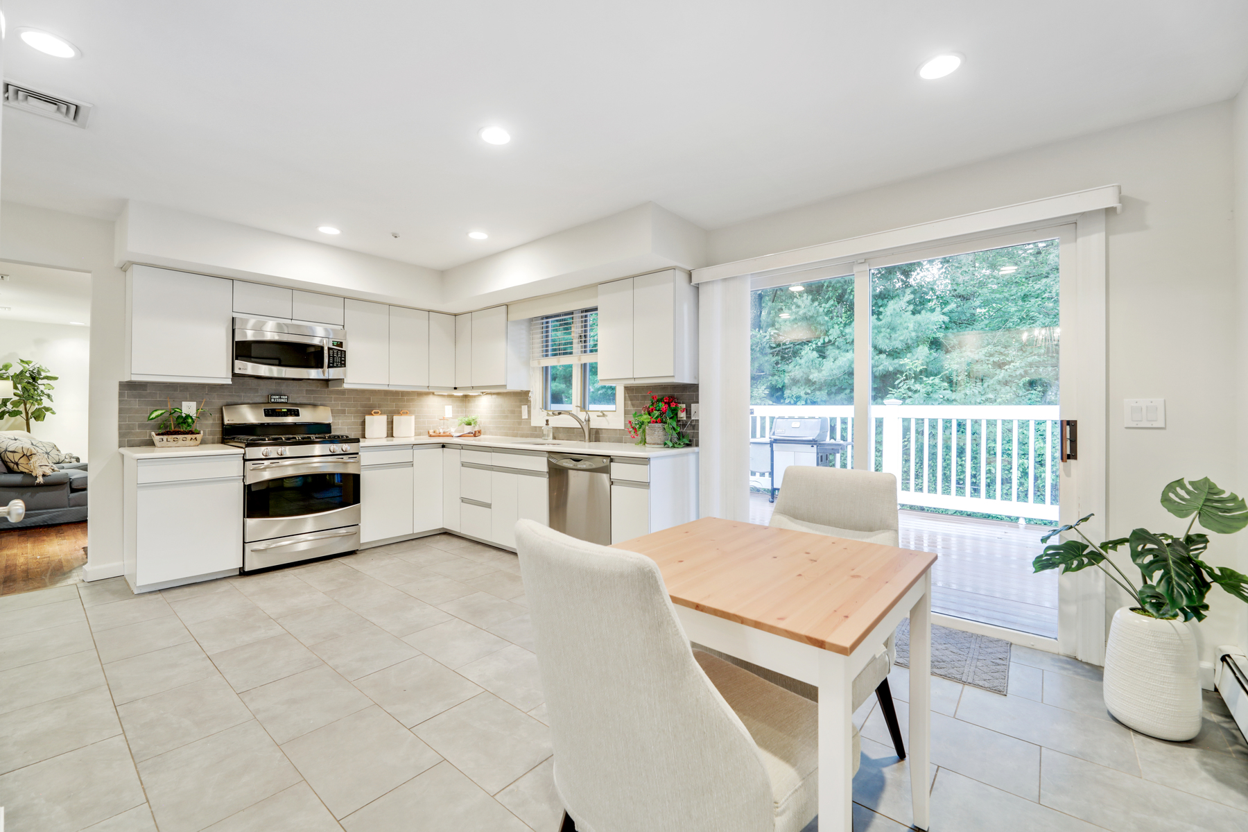 16 Knollwood Drive