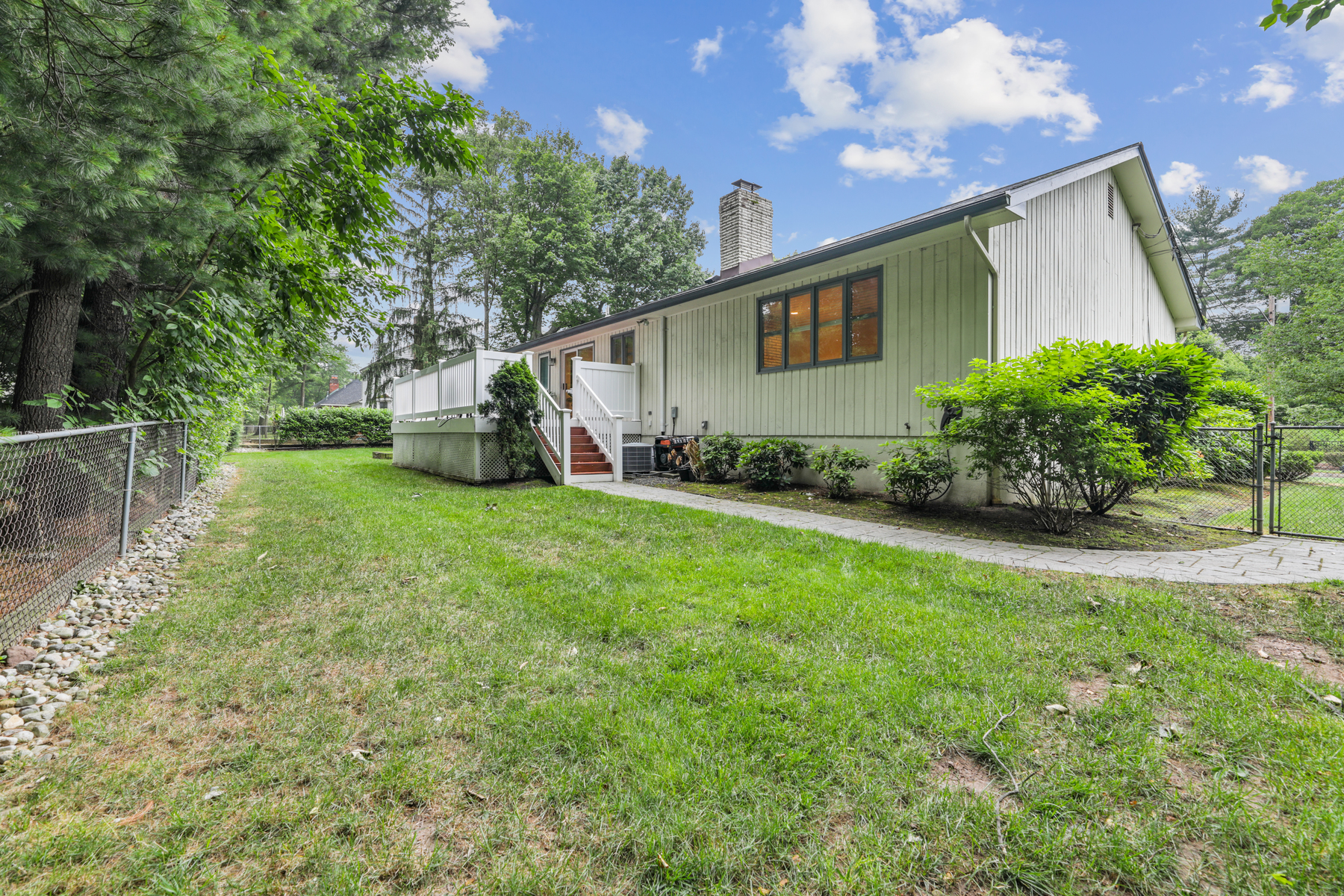 16 Knollwood Drive