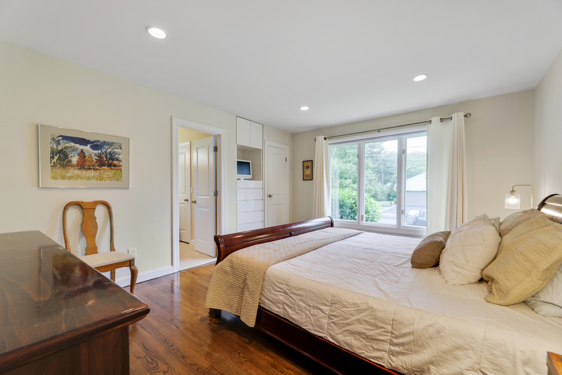16 Knollwood Drive