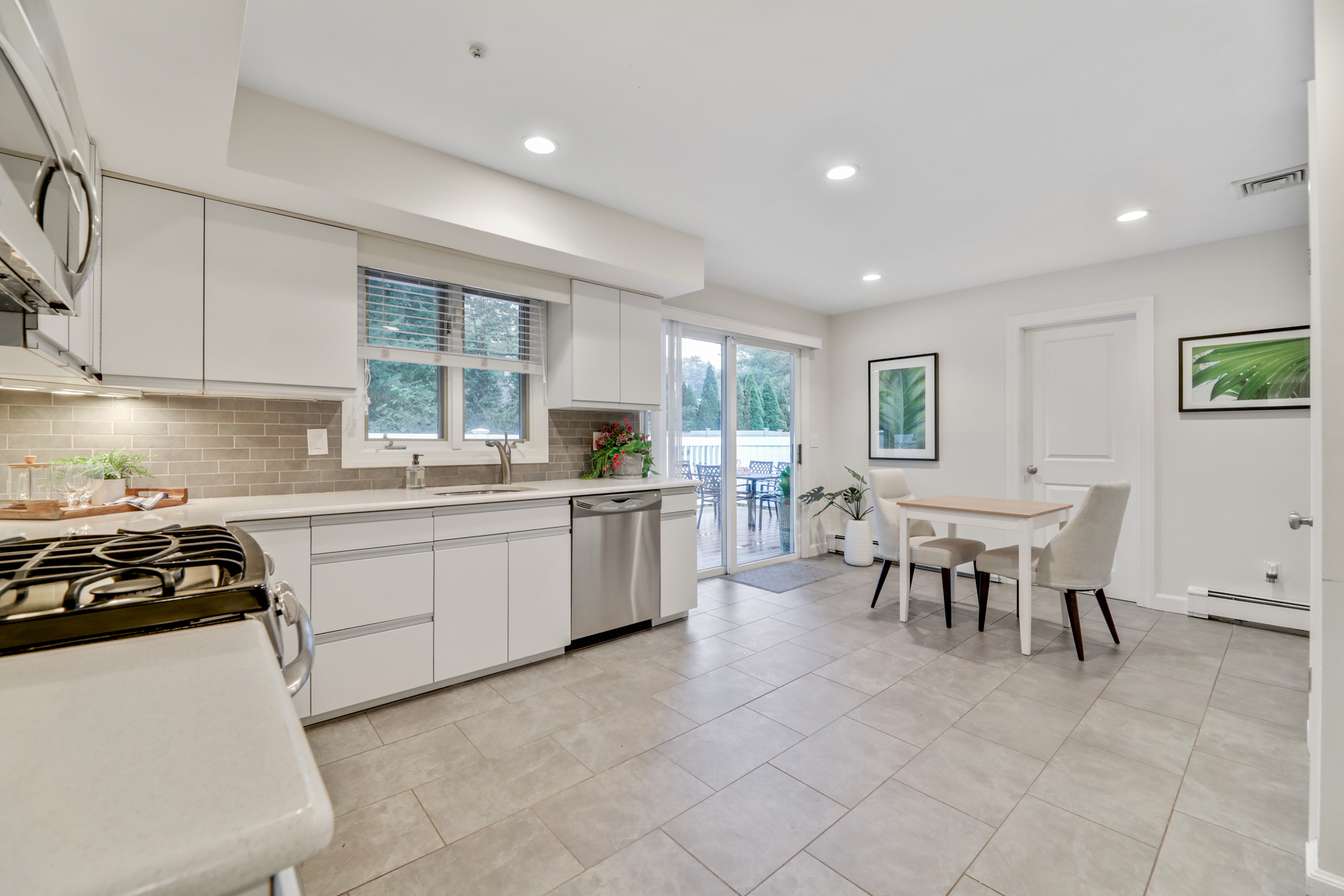 16 Knollwood Drive