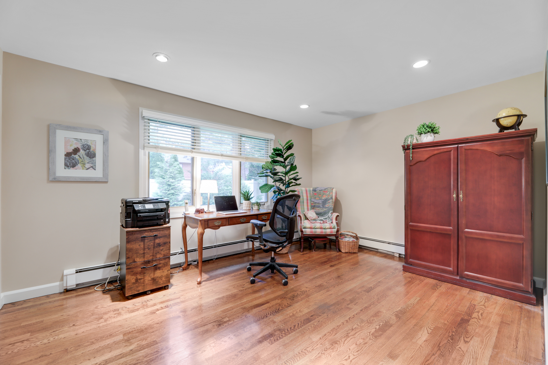 16 Knollwood Drive