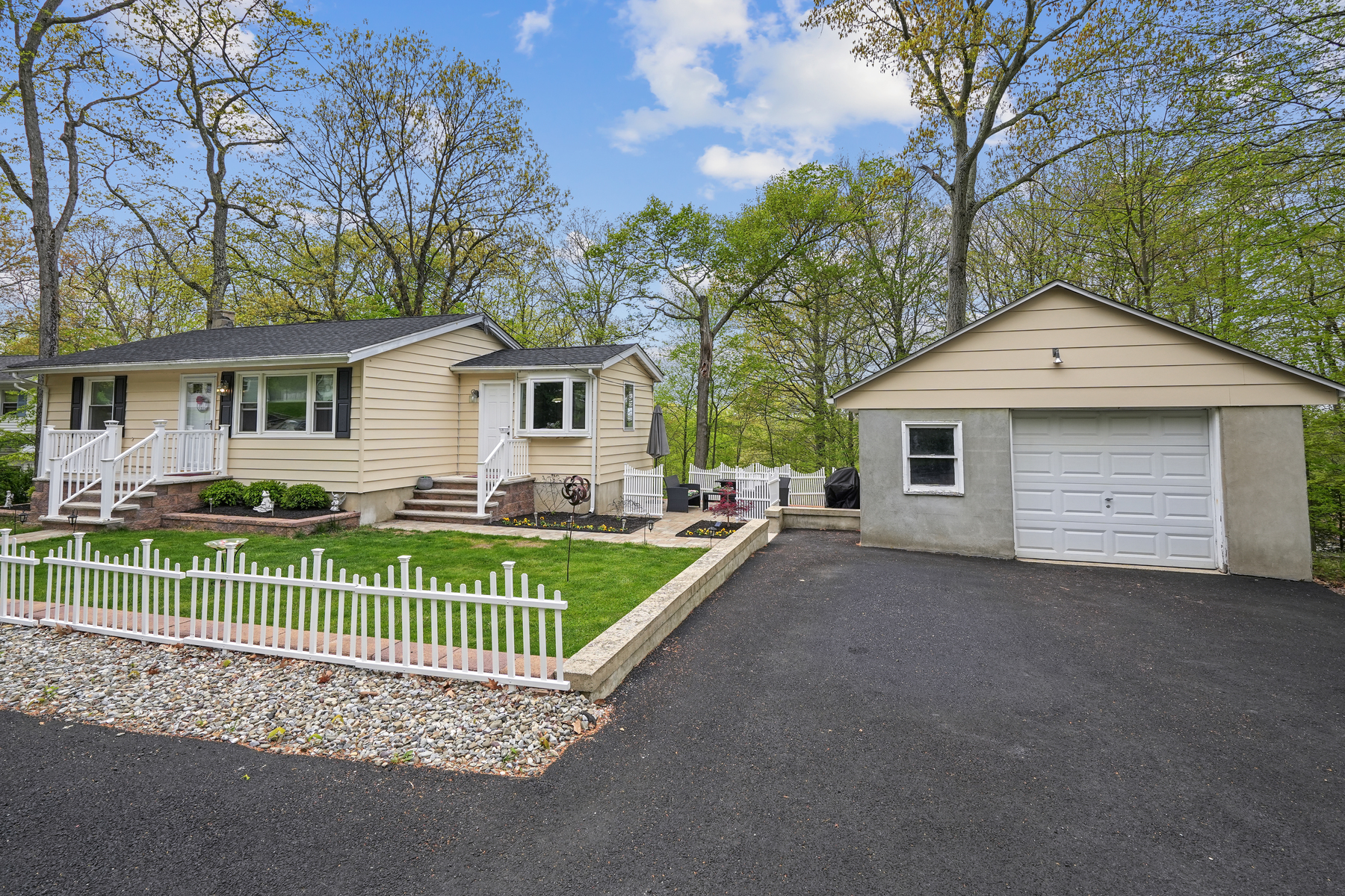 128 Rollins Trail