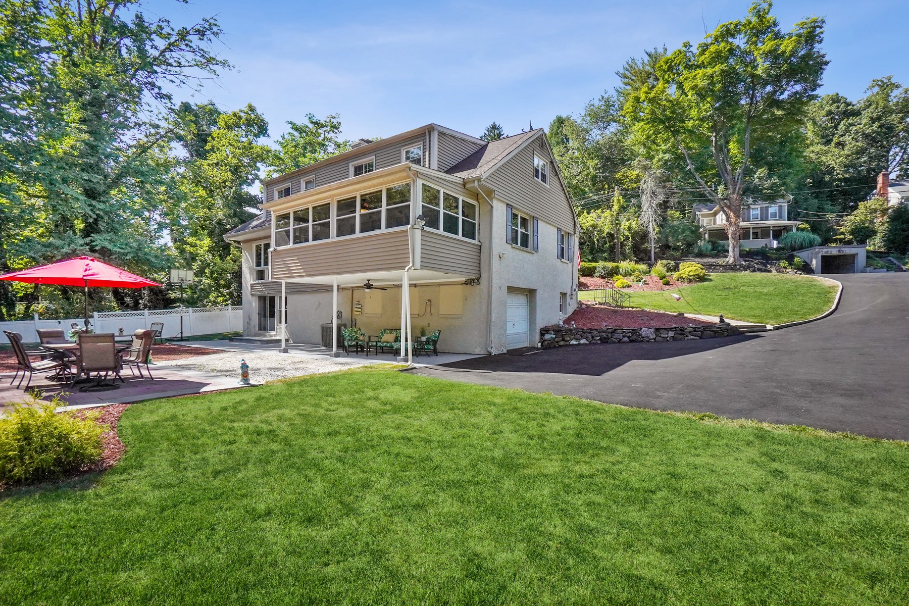 253 Runnymede Road