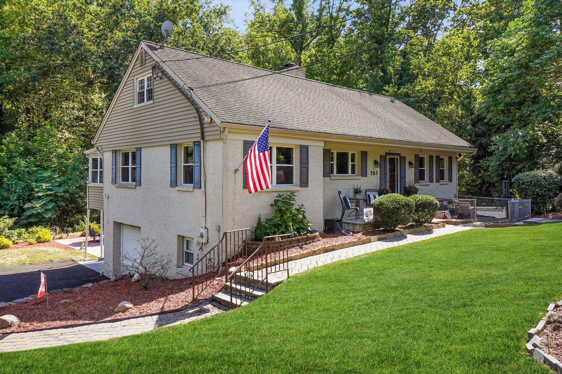 253 Runnymede Road