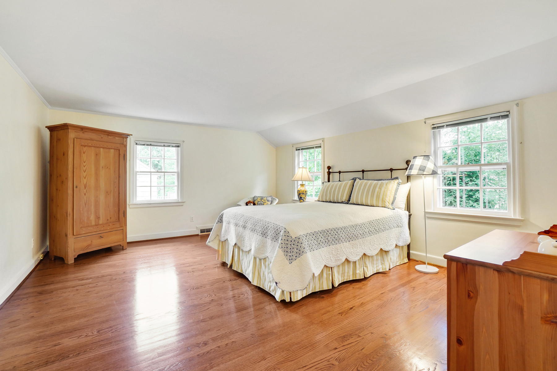 15 Glen Oaks Avenue