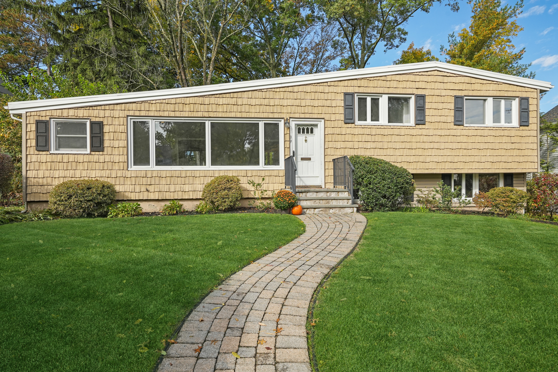 39 Canoe Brook Parkway
