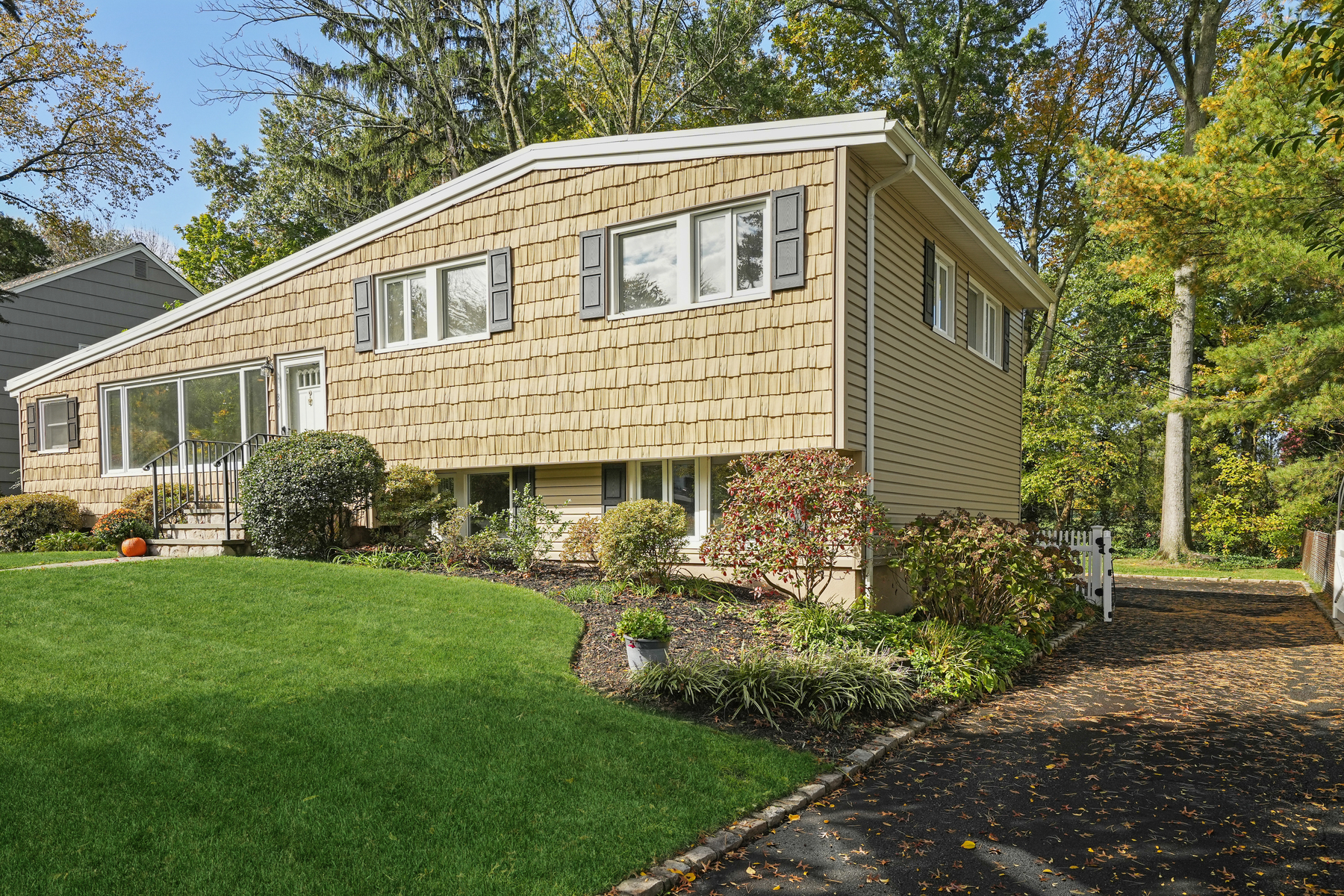 39 Canoe Brook Parkway