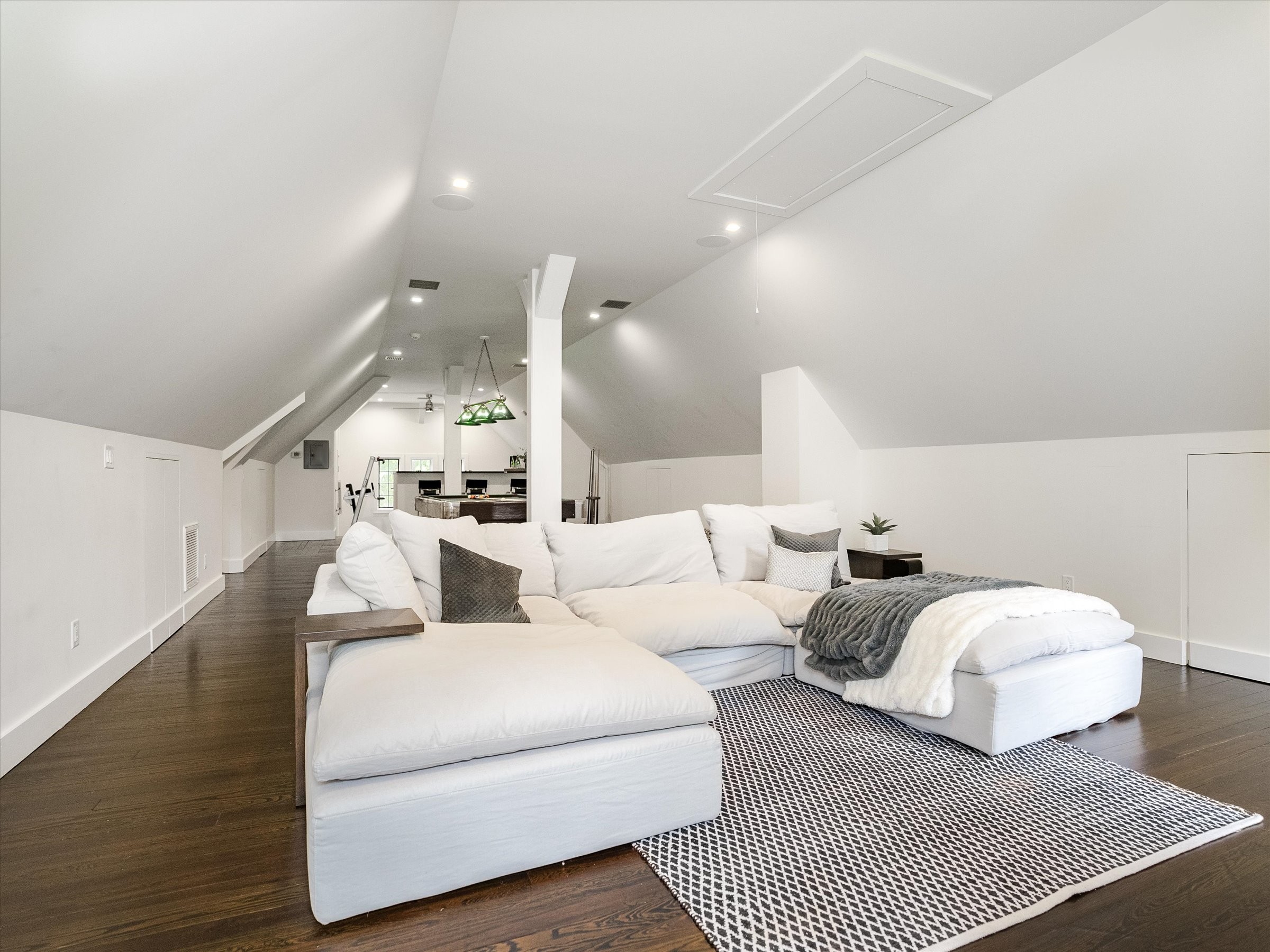 2 Lynwood Way 