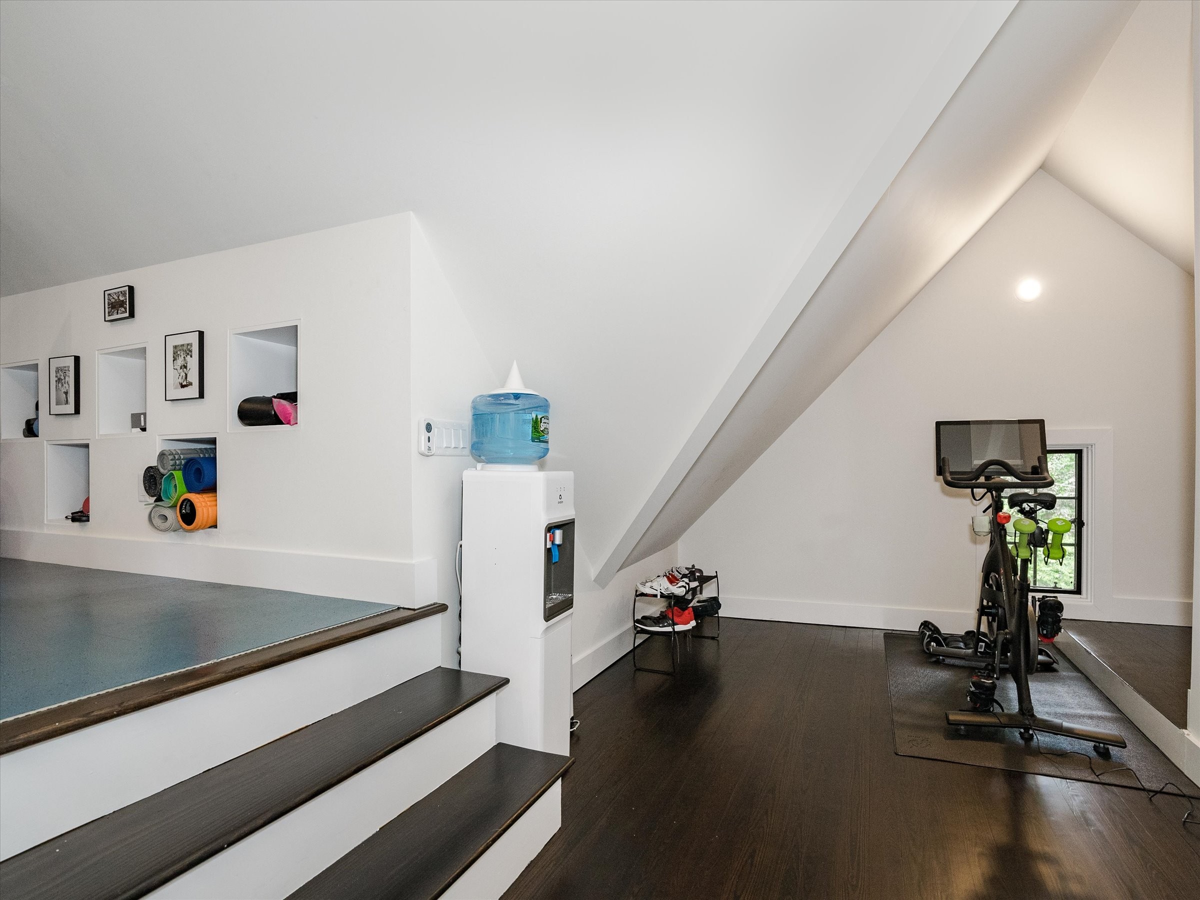2 Lynwood Way 