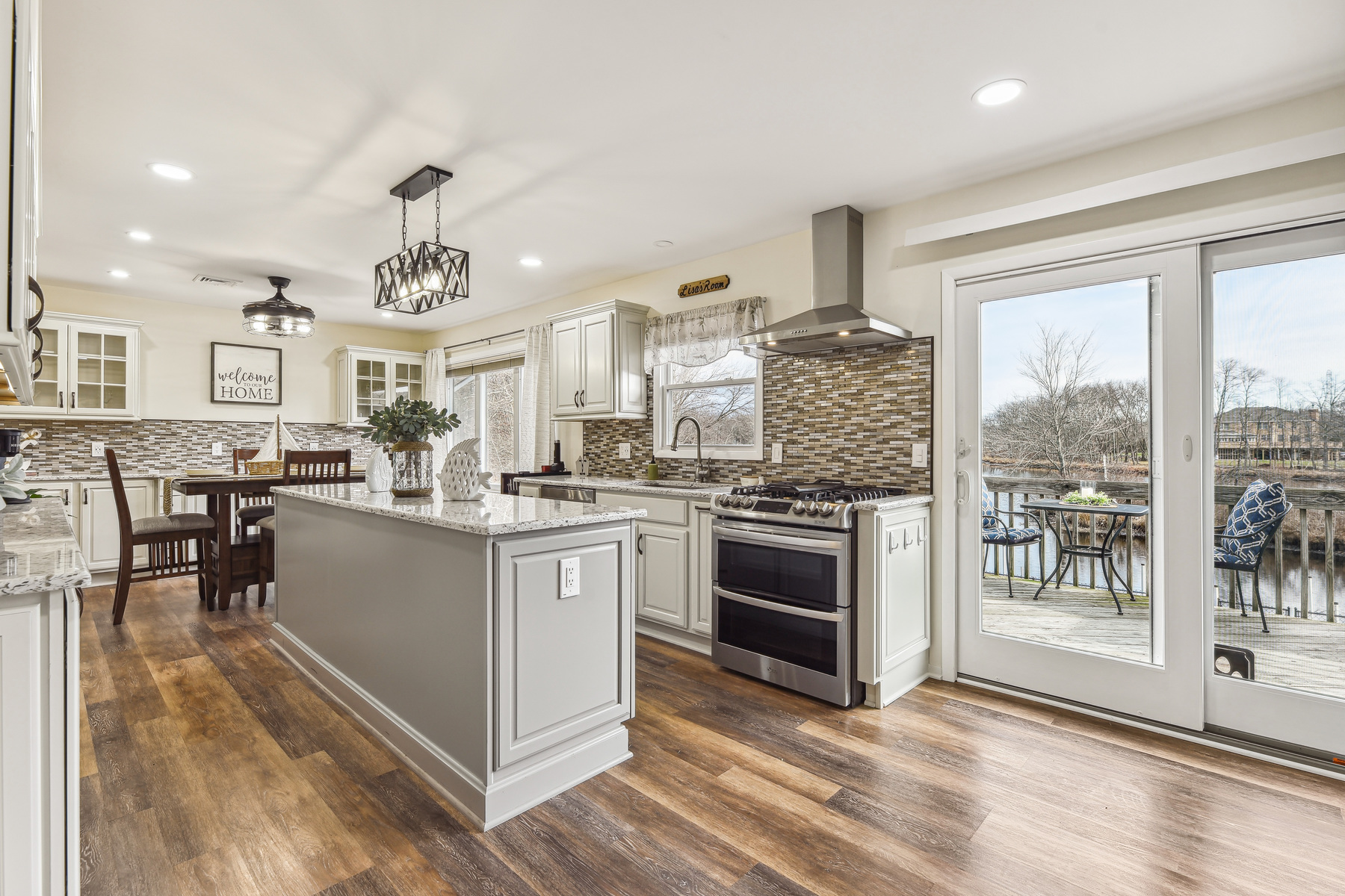 33 Valencia Isle Drive