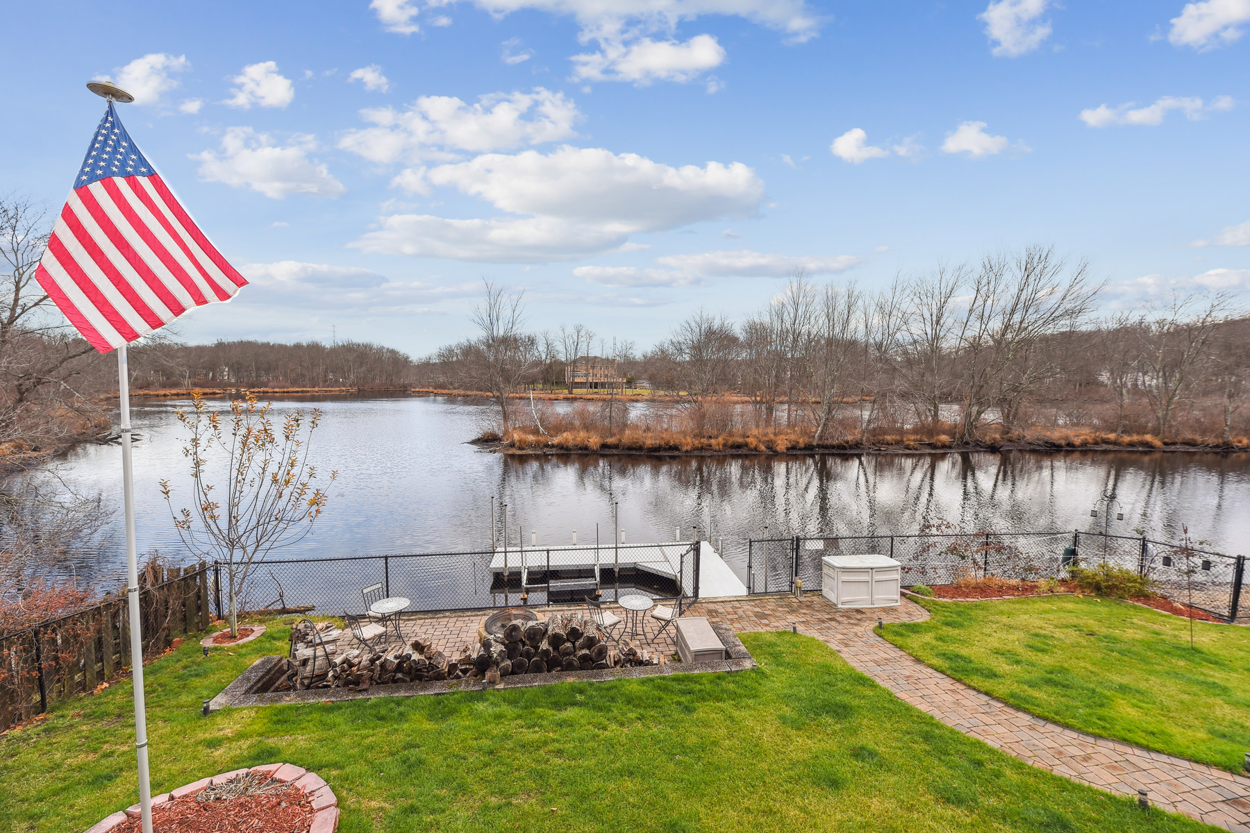 33 Valencia Isle Drive