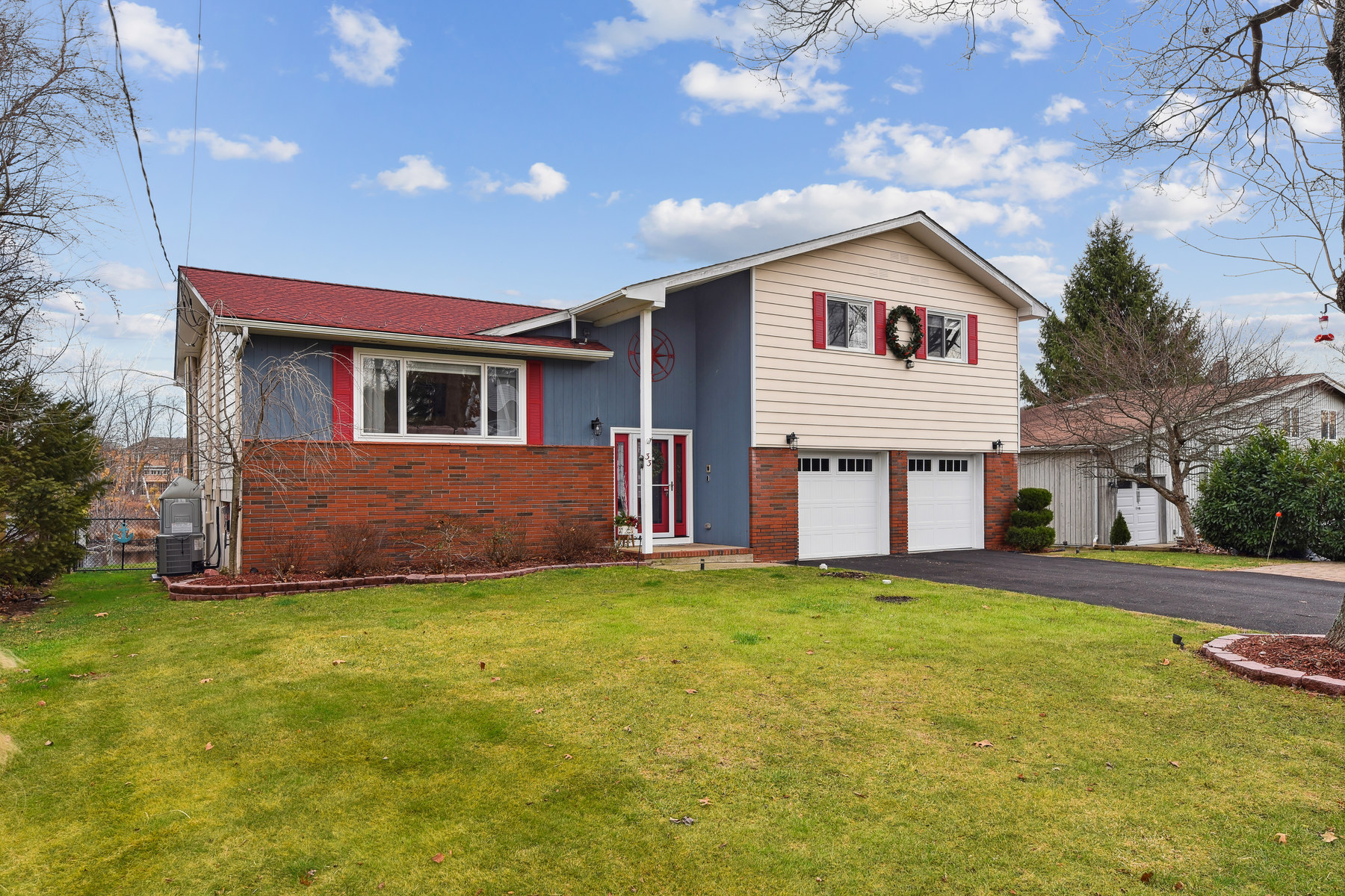 33 Valencia Isle Drive