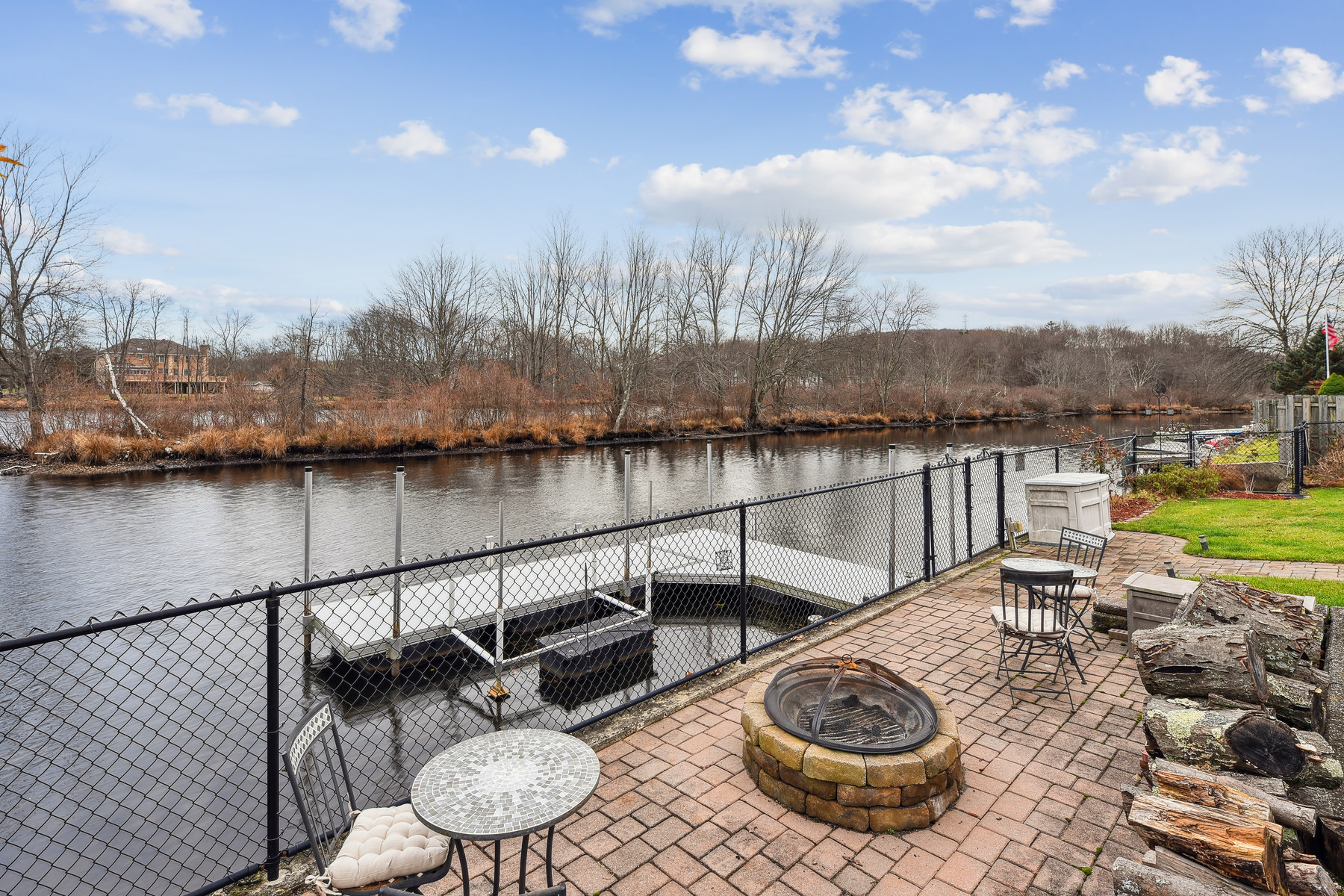 33 Valencia Isle Drive