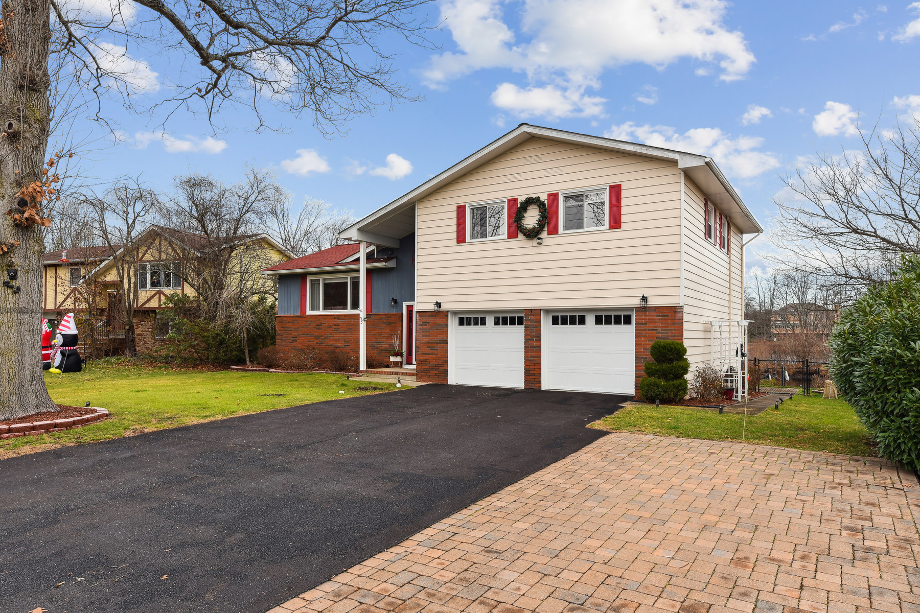 33 Valencia Isle Drive