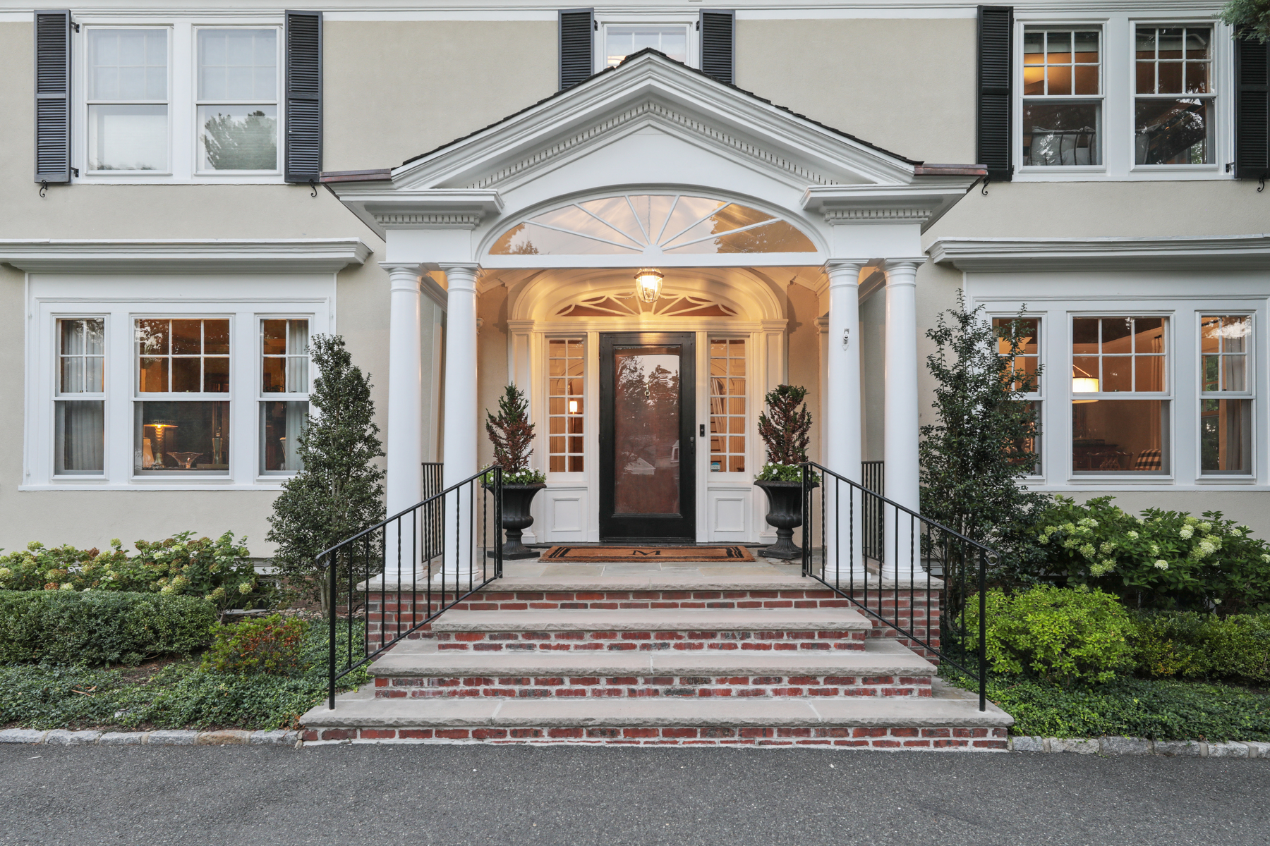 320 Summit Avenue