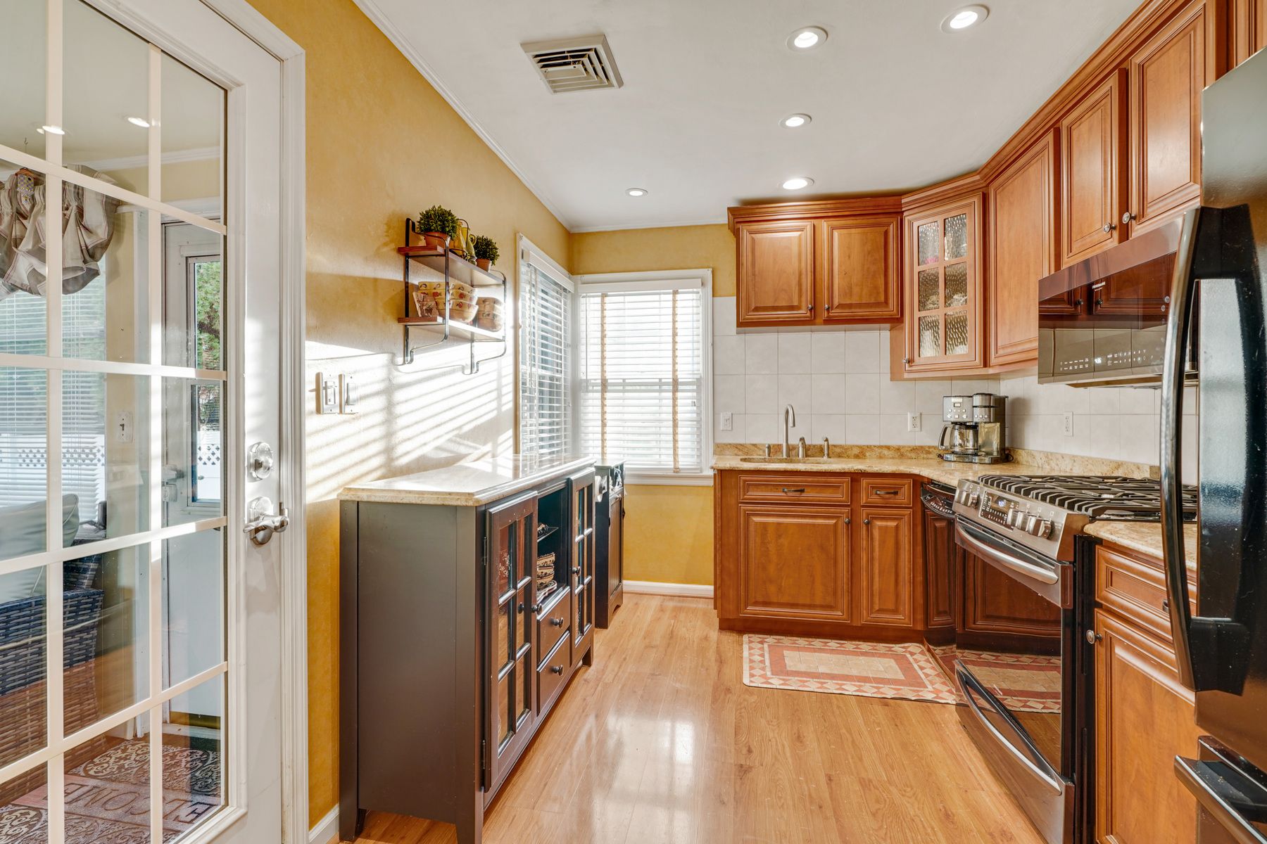 2 Wade Avenue