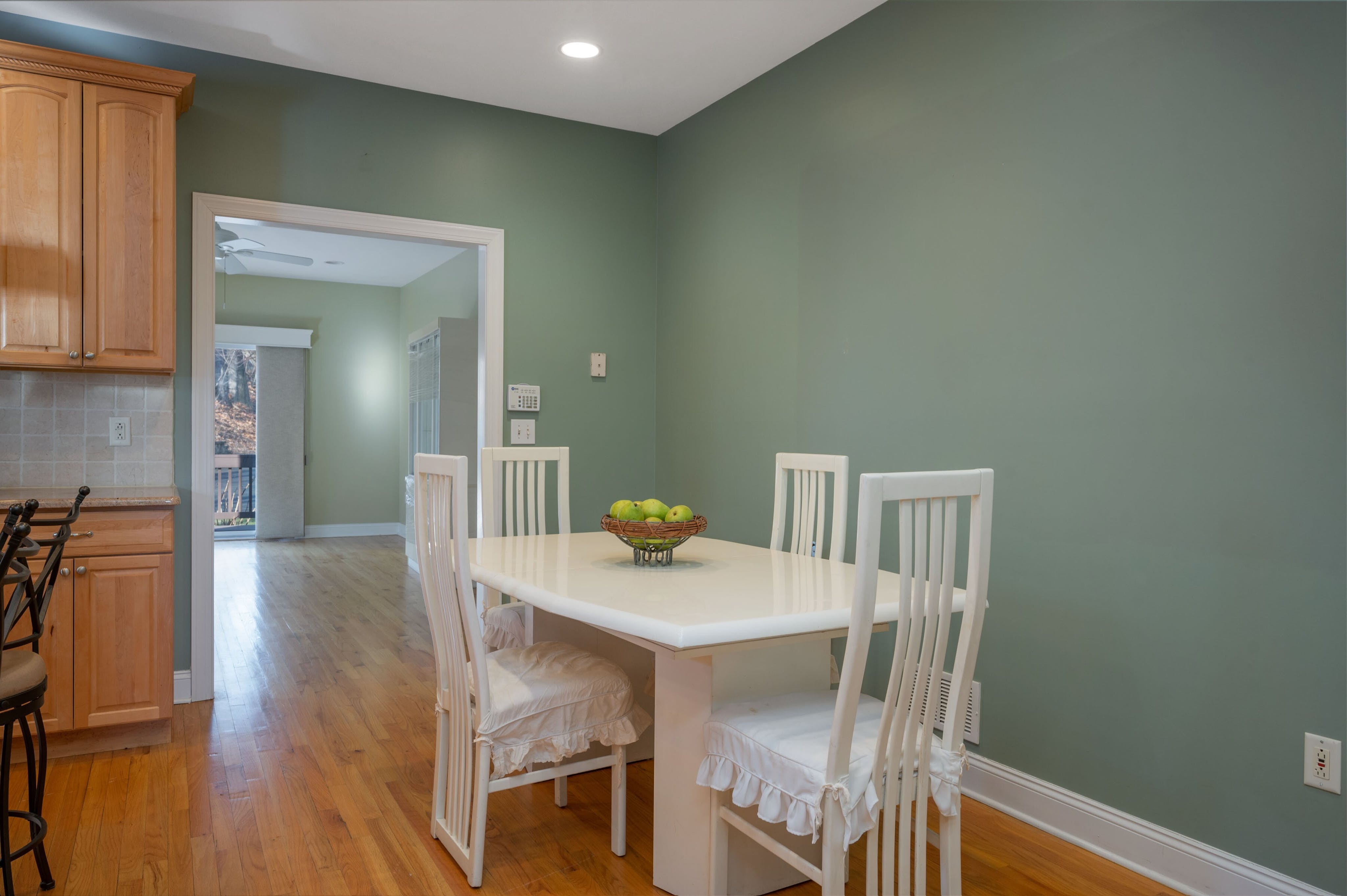27 Russell Place, #2