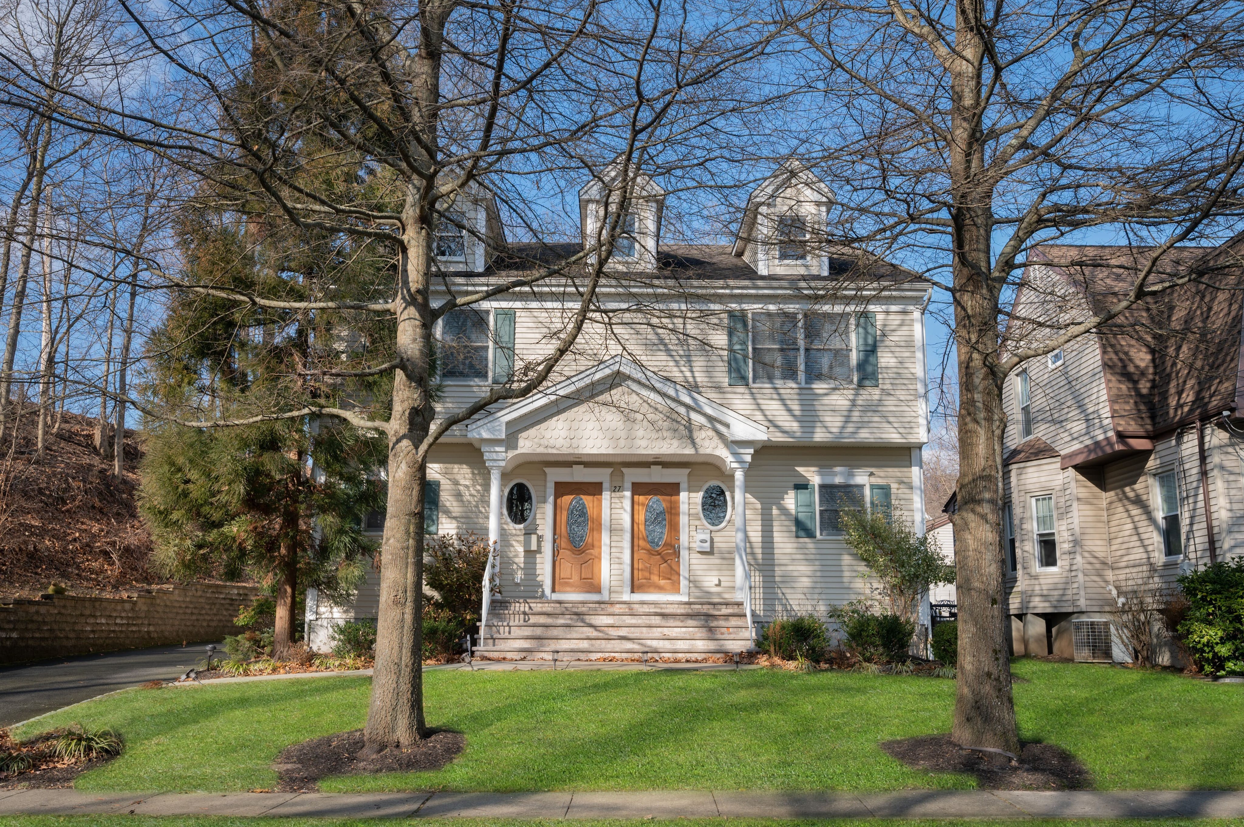 27 Russell Place, #2