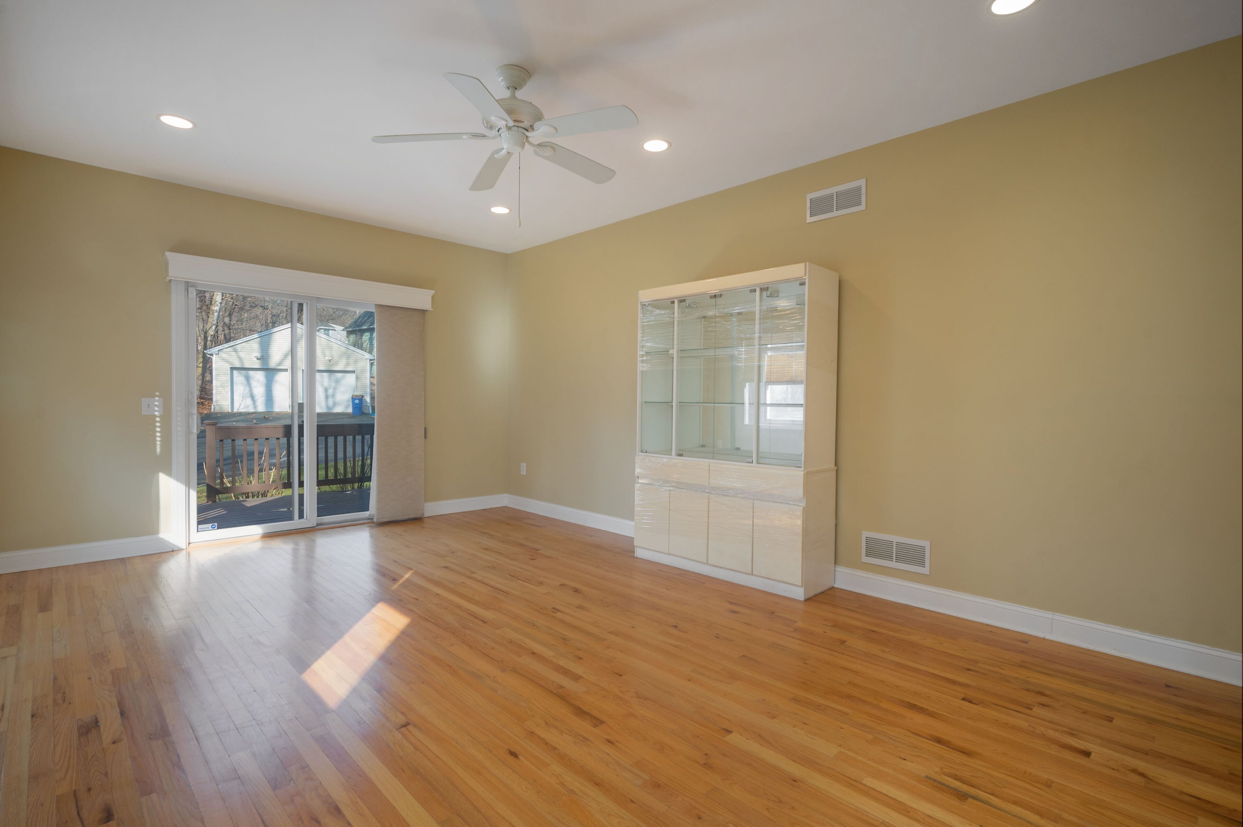 27 Russell Place, #2