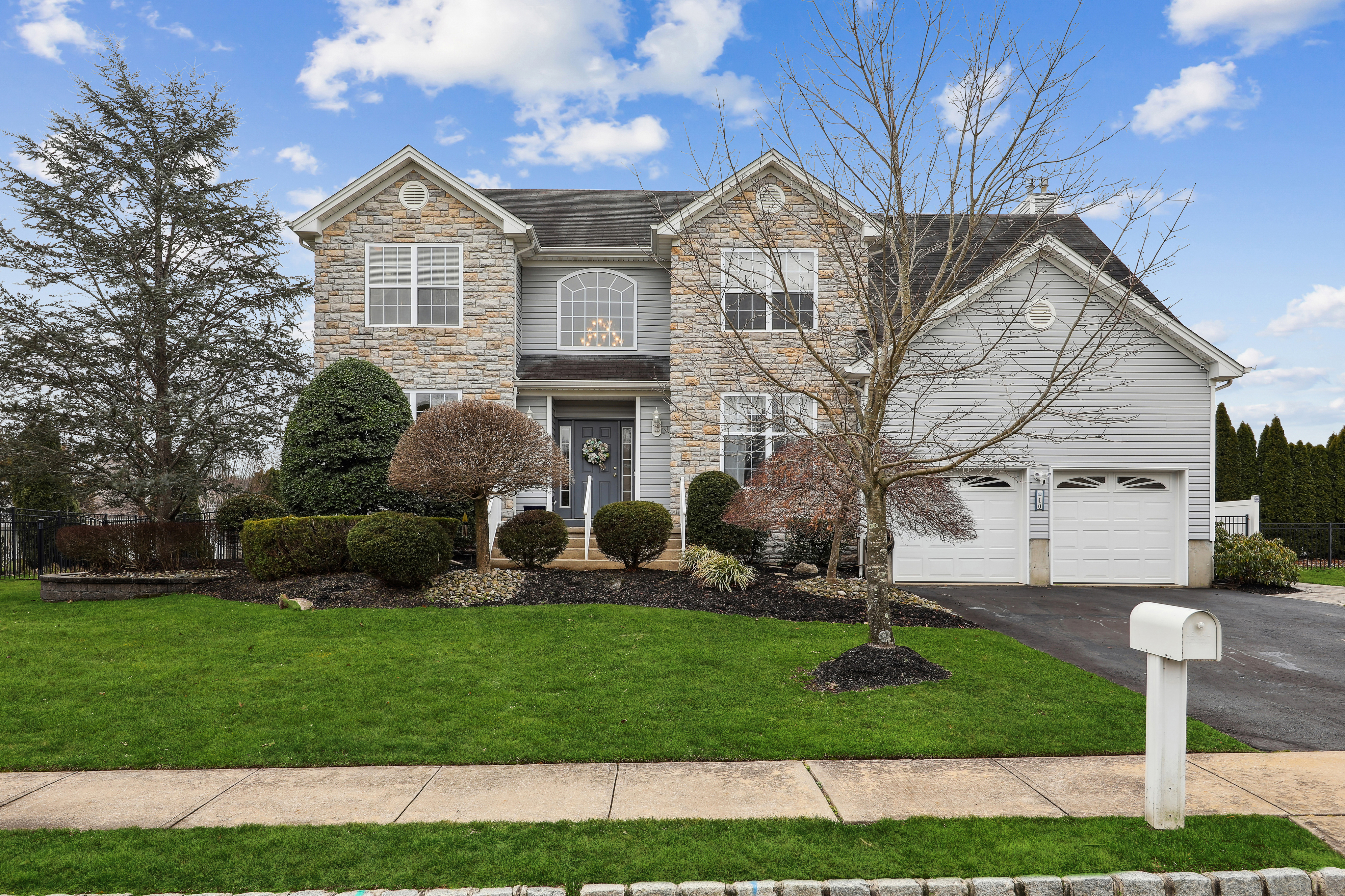 10 Cabin Brook Crescent