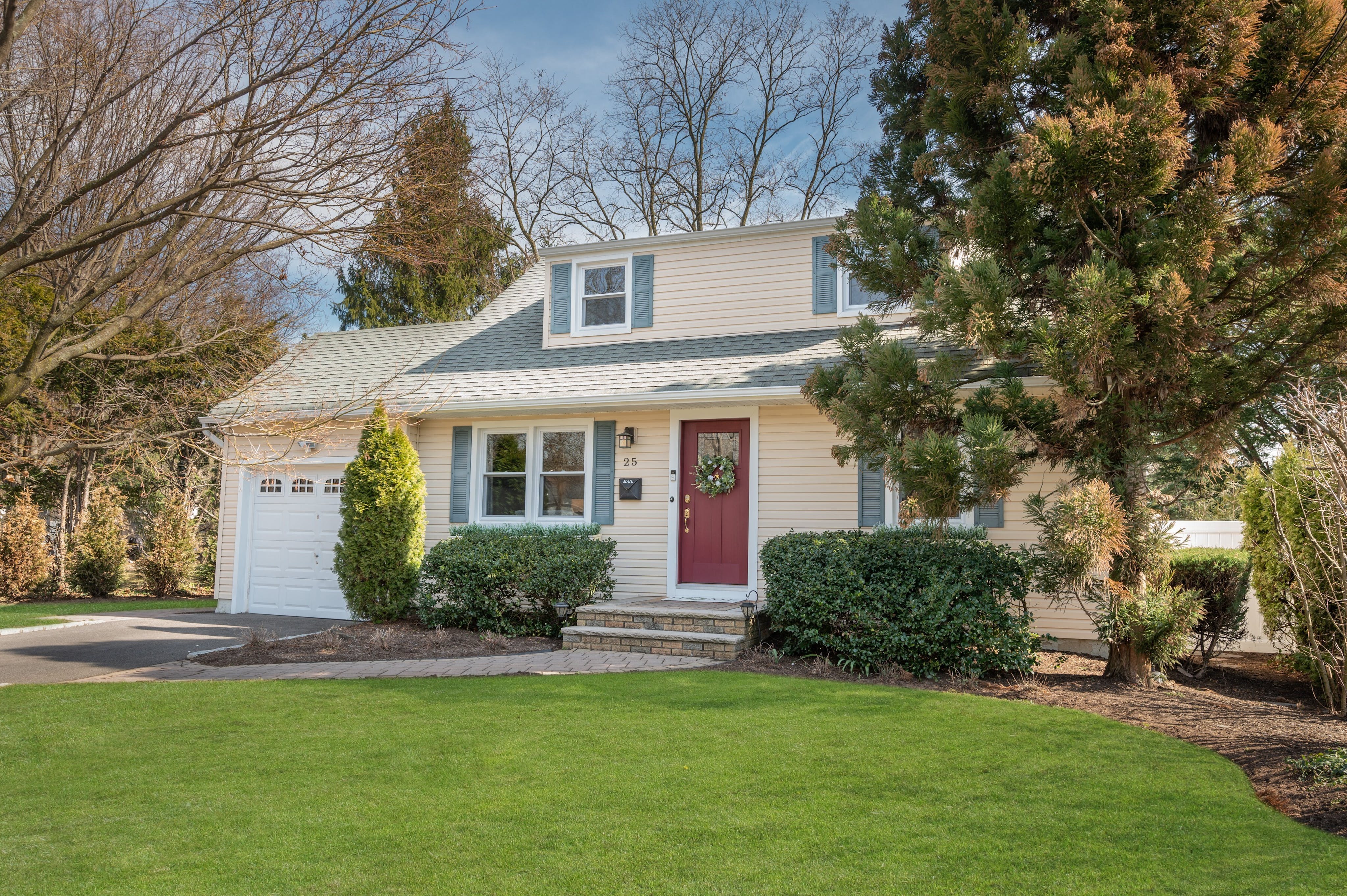 25 Middle Avenue