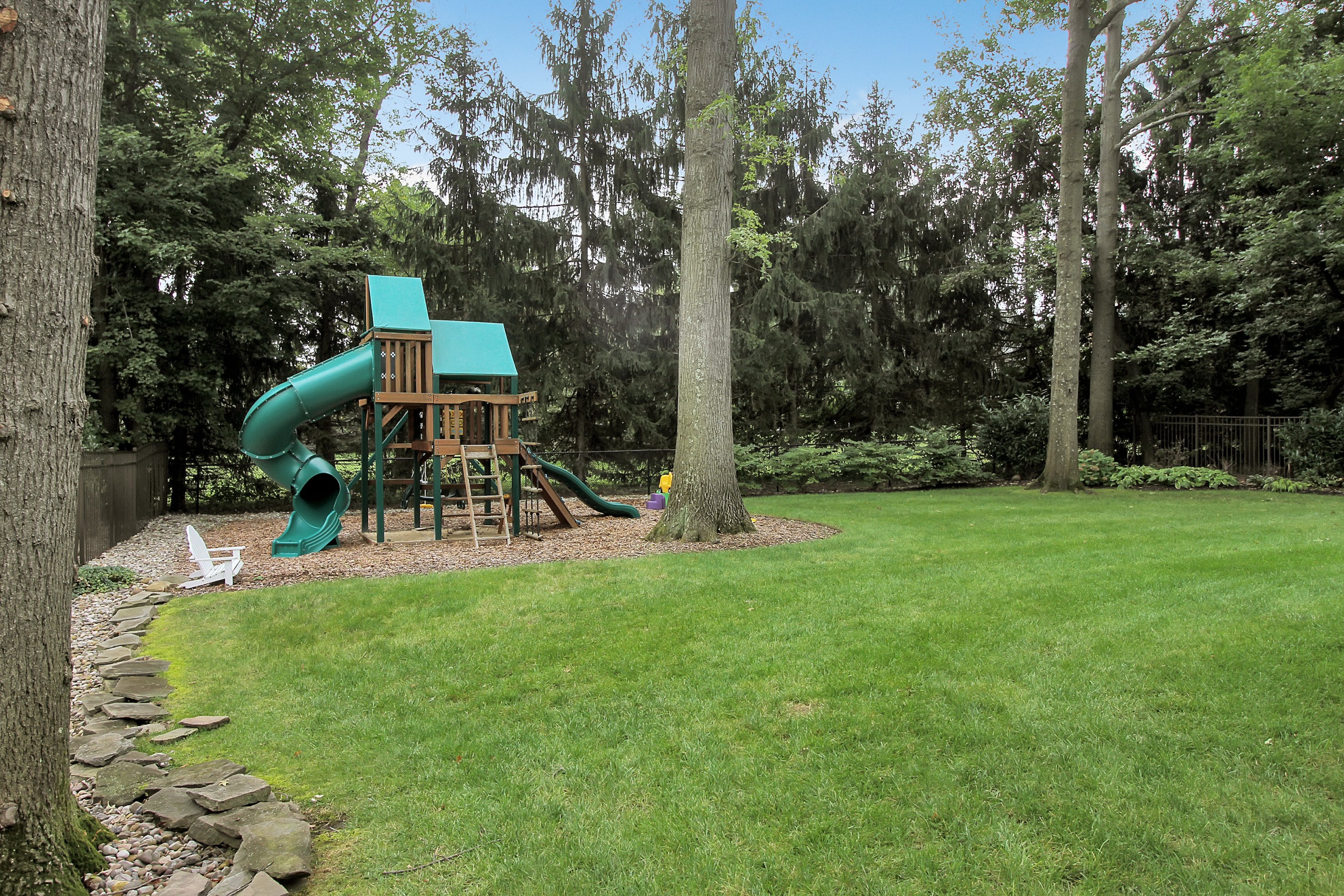167 Colonial Road 