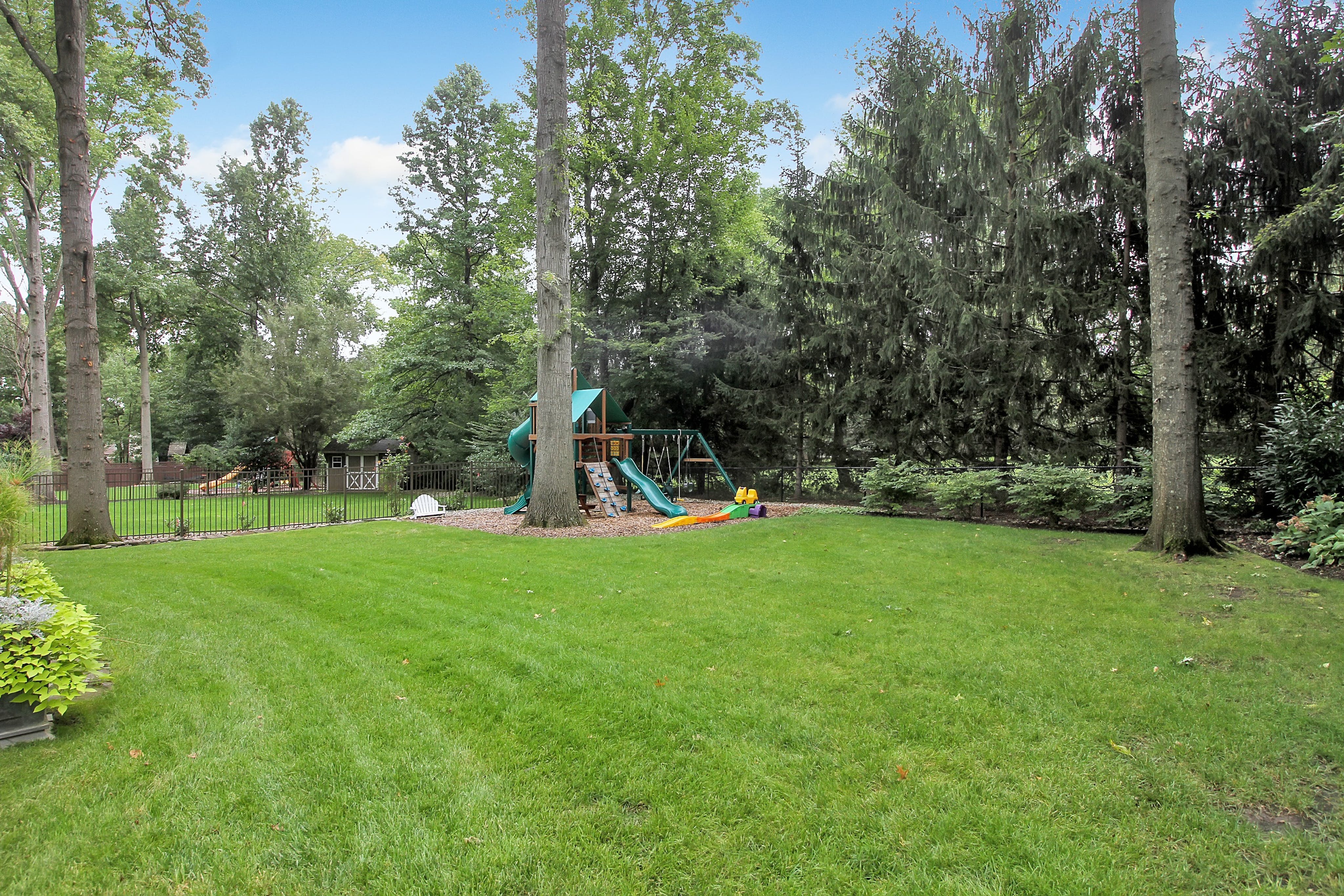 167 Colonial Road 