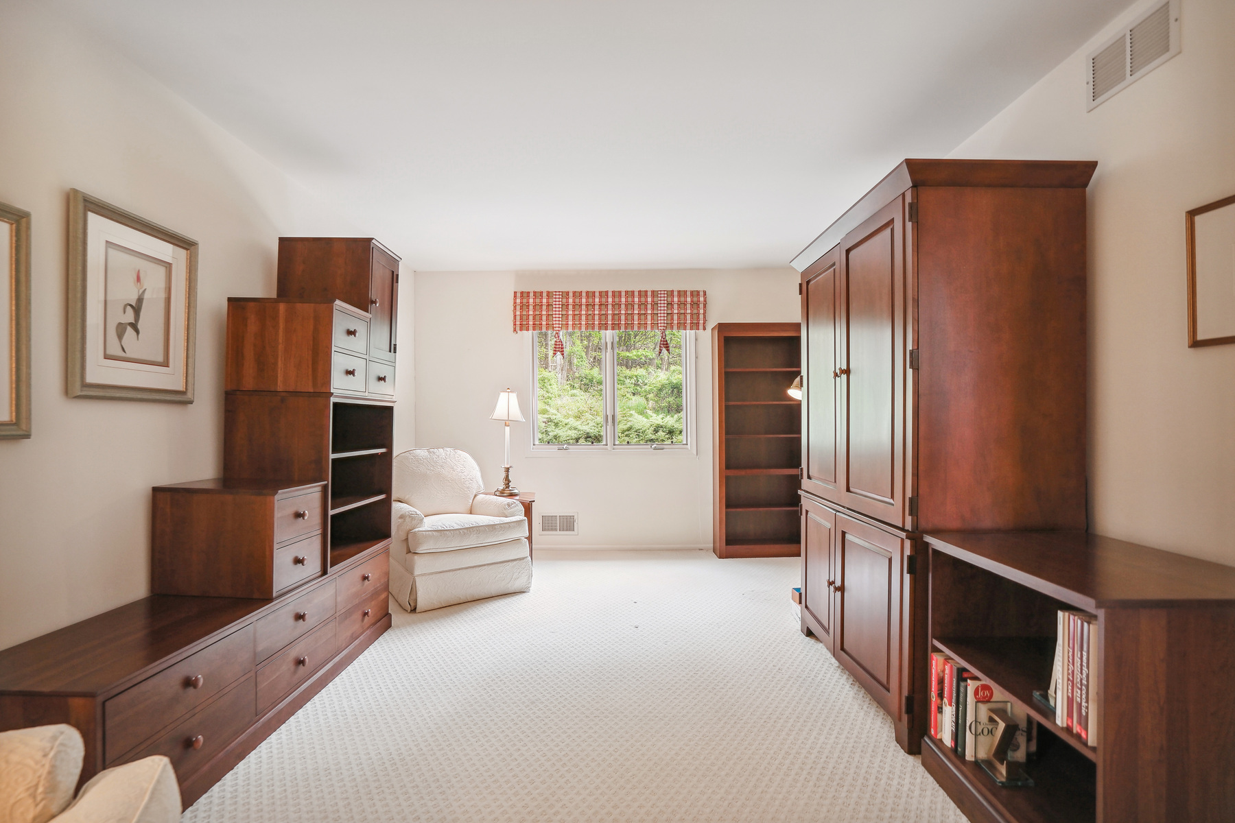 48 Averell Dr 