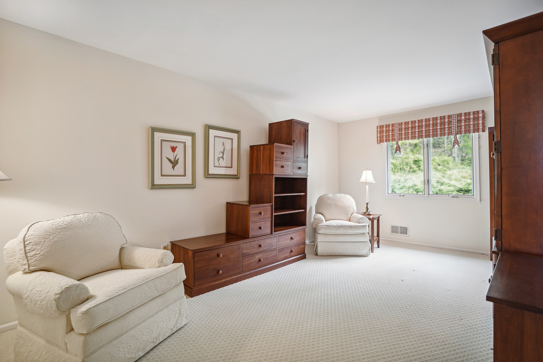 48 Averell Dr 