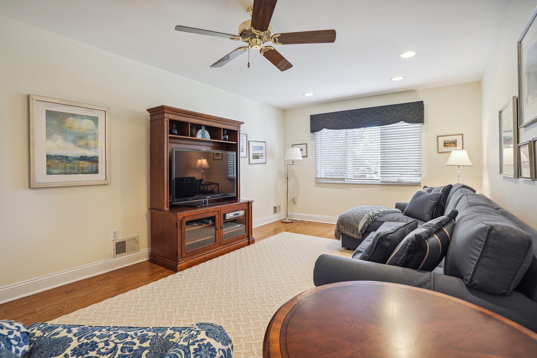 48 Averell Dr 