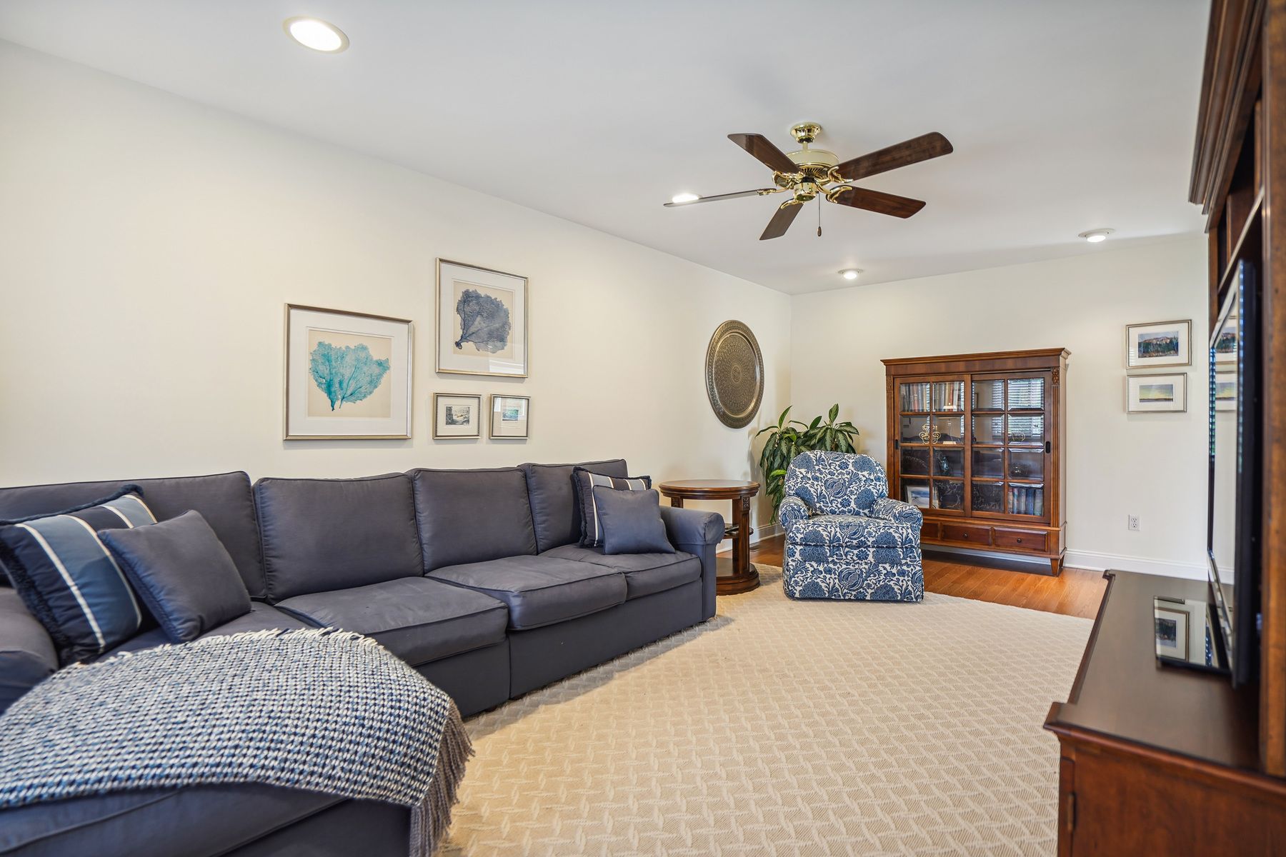 48 Averell Dr 