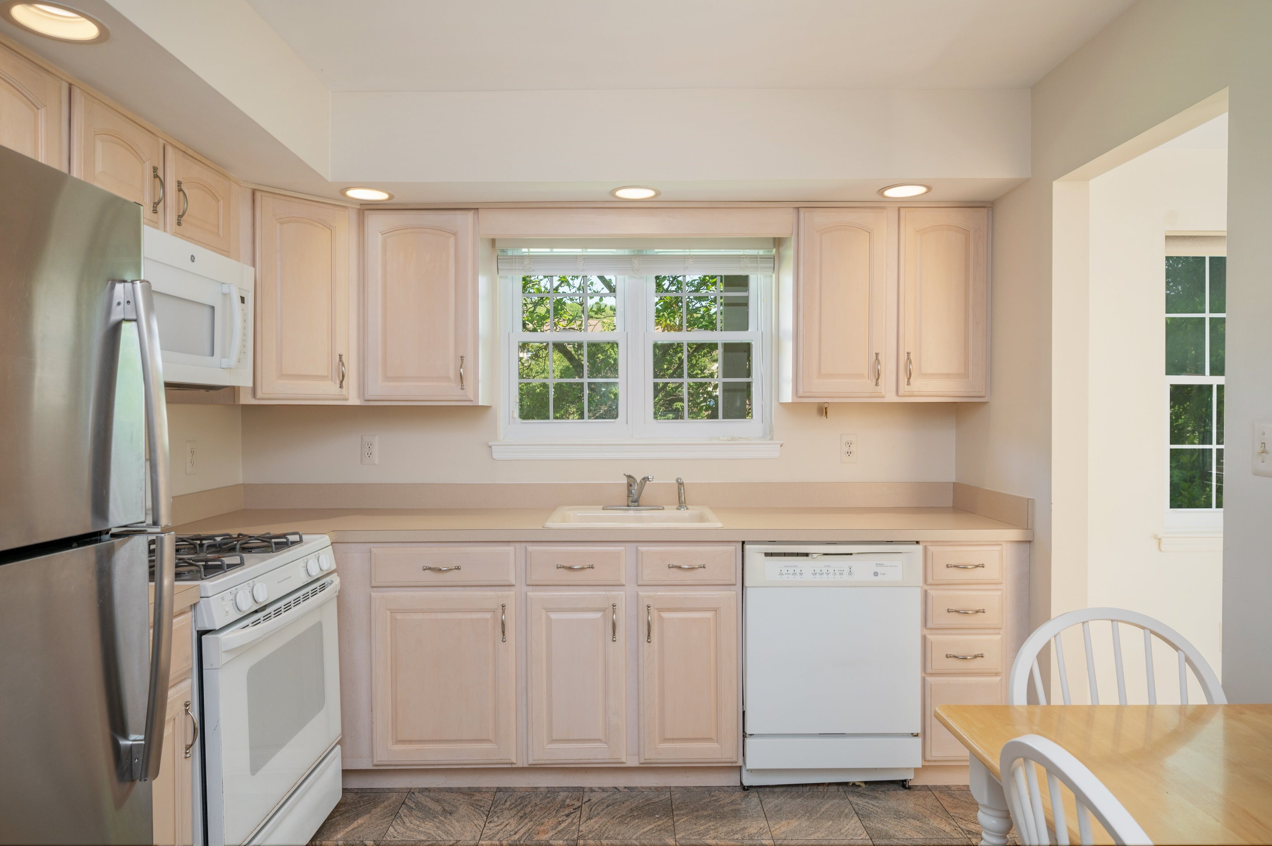 40 Coachlight Drive 