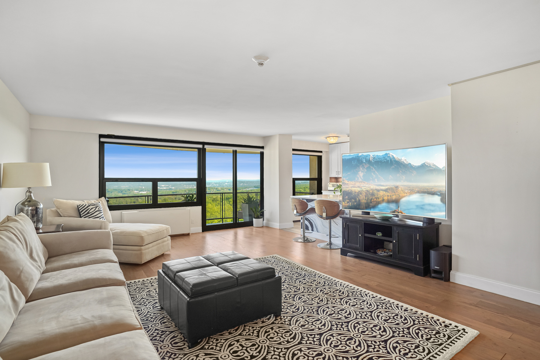 2 Claridge Dr, 10EE Unit# 10EE