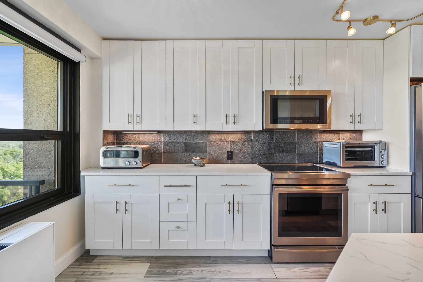 2 Claridge Dr, 10EE Unit# 10EE
