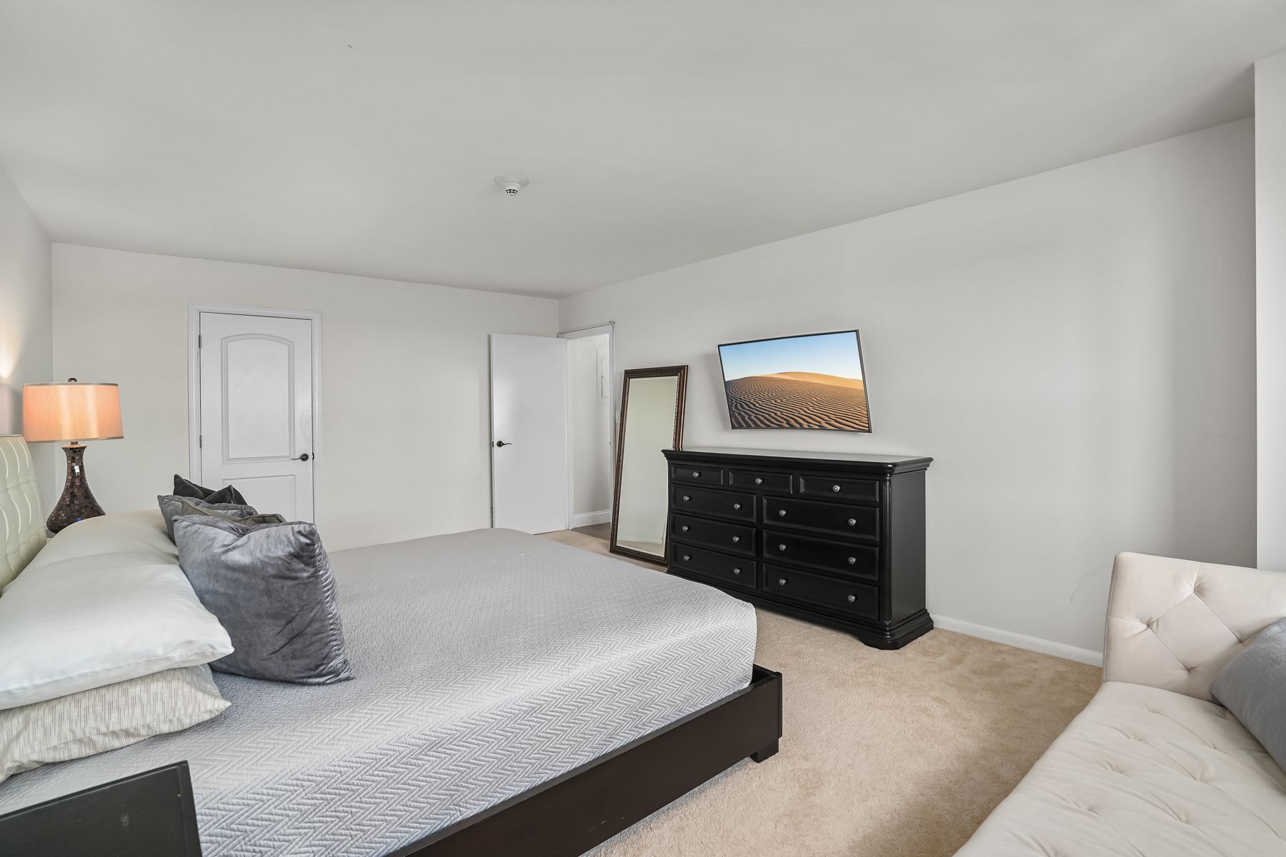 2 Claridge Dr, 10EE Unit# 10EE