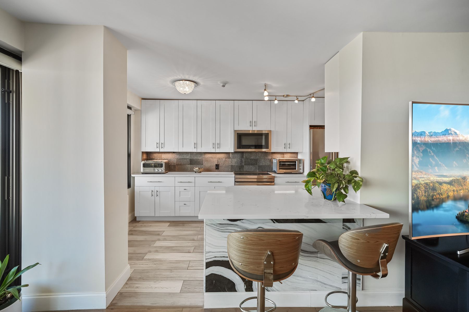 2 Claridge Dr, 10EE Unit# 10EE
