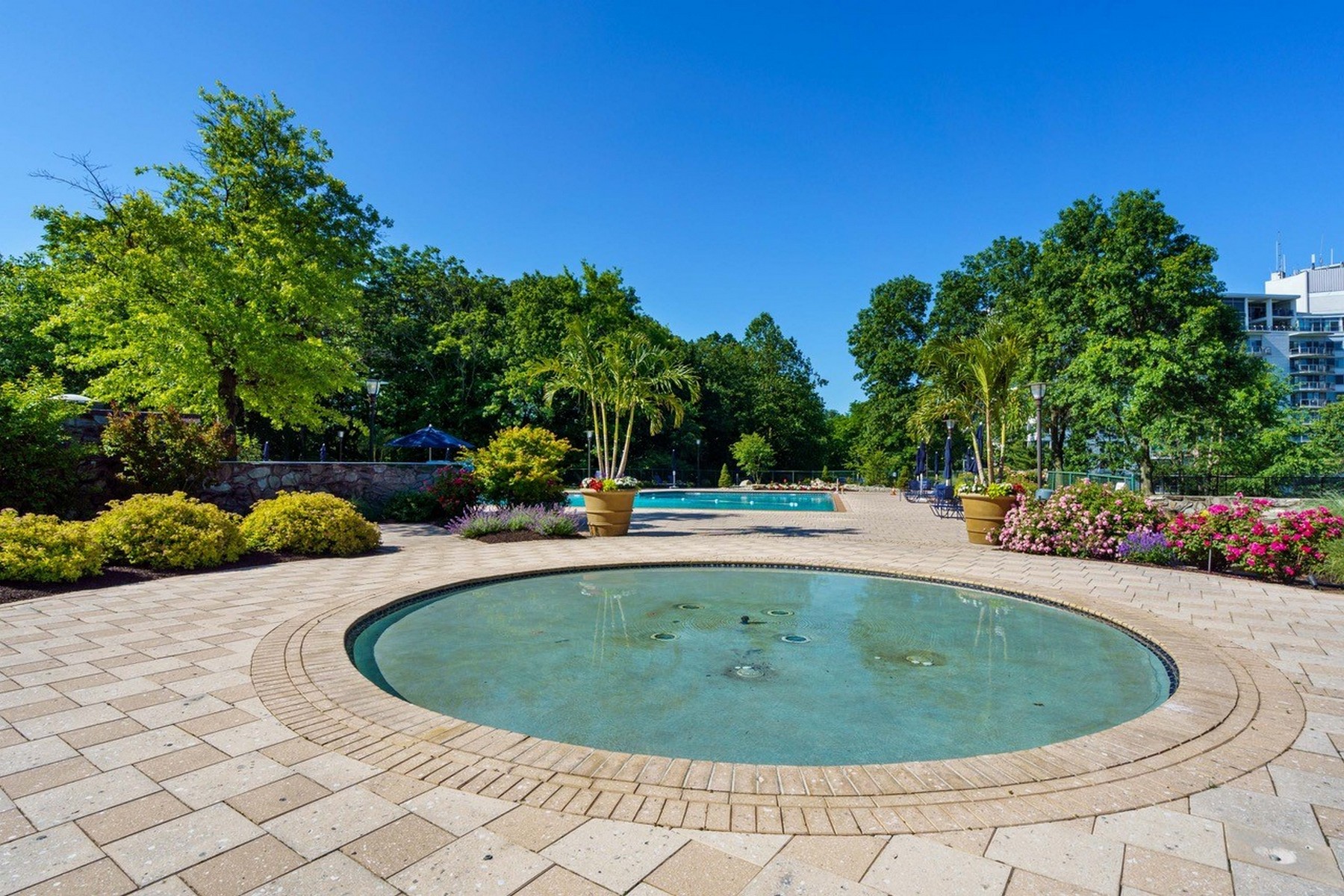 2 Claridge Dr, 10EE Unit# 10EE