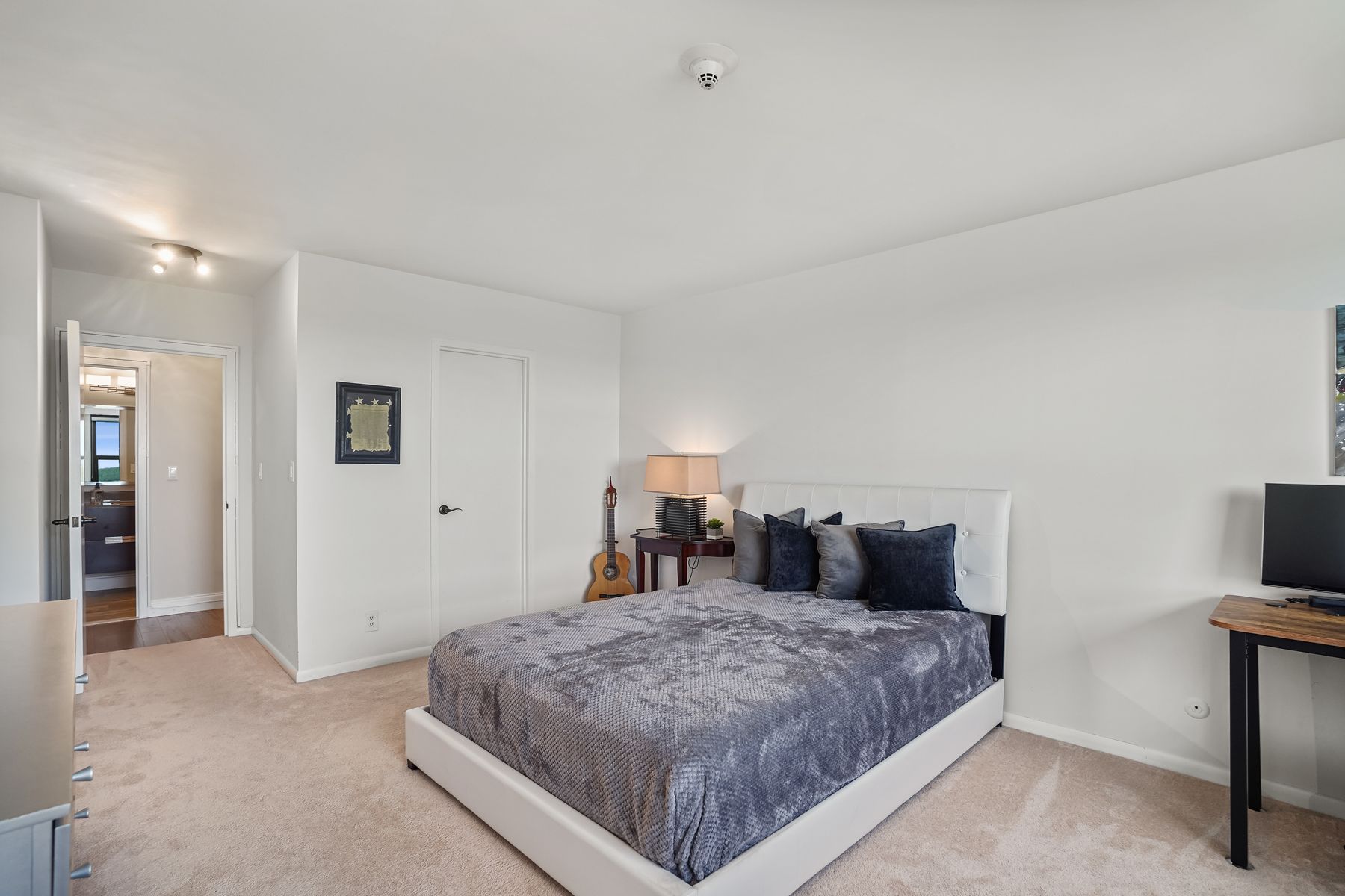 2 Claridge Dr, 10EE Unit# 10EE