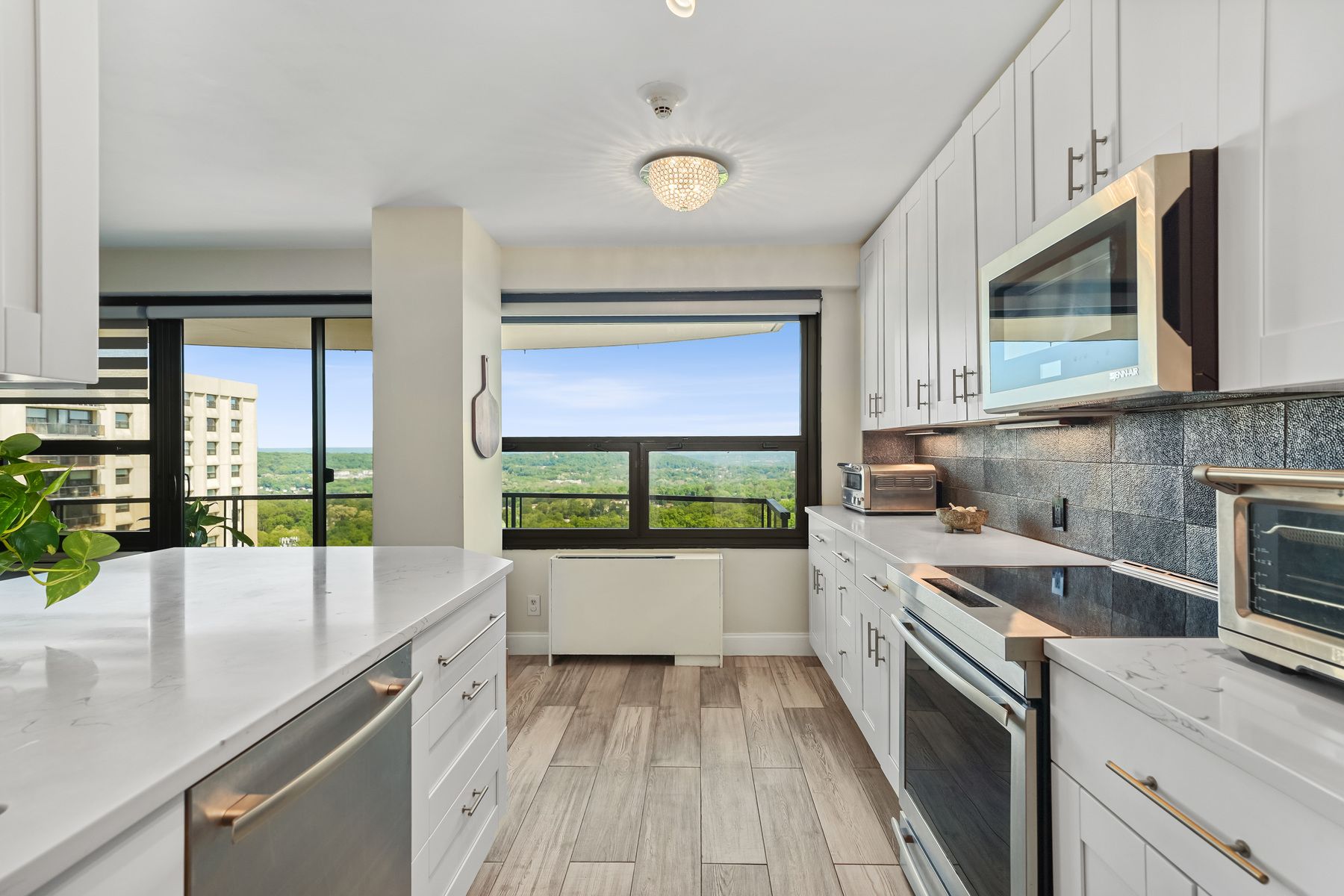 2 Claridge Dr, 10EE Unit# 10EE