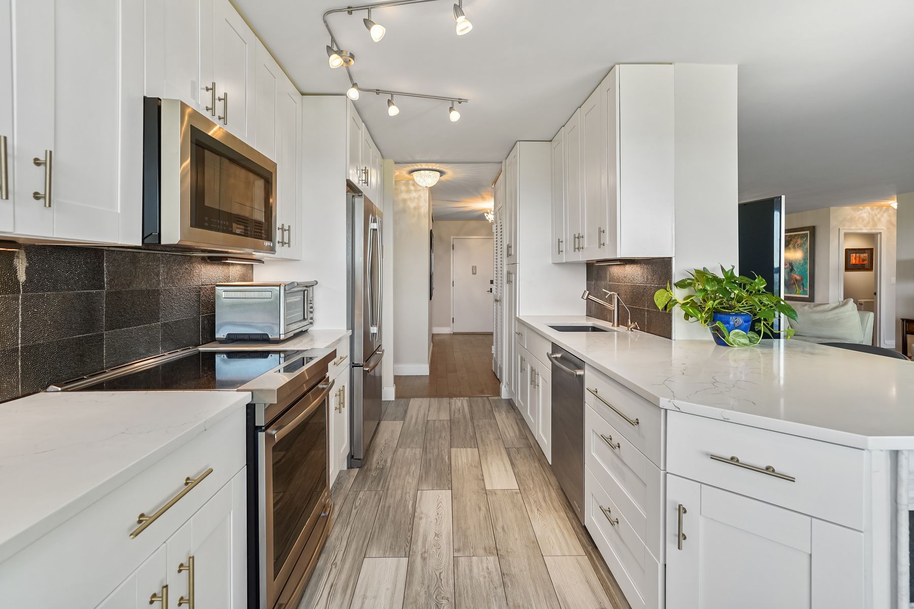 2 Claridge Dr, 10EE Unit# 10EE