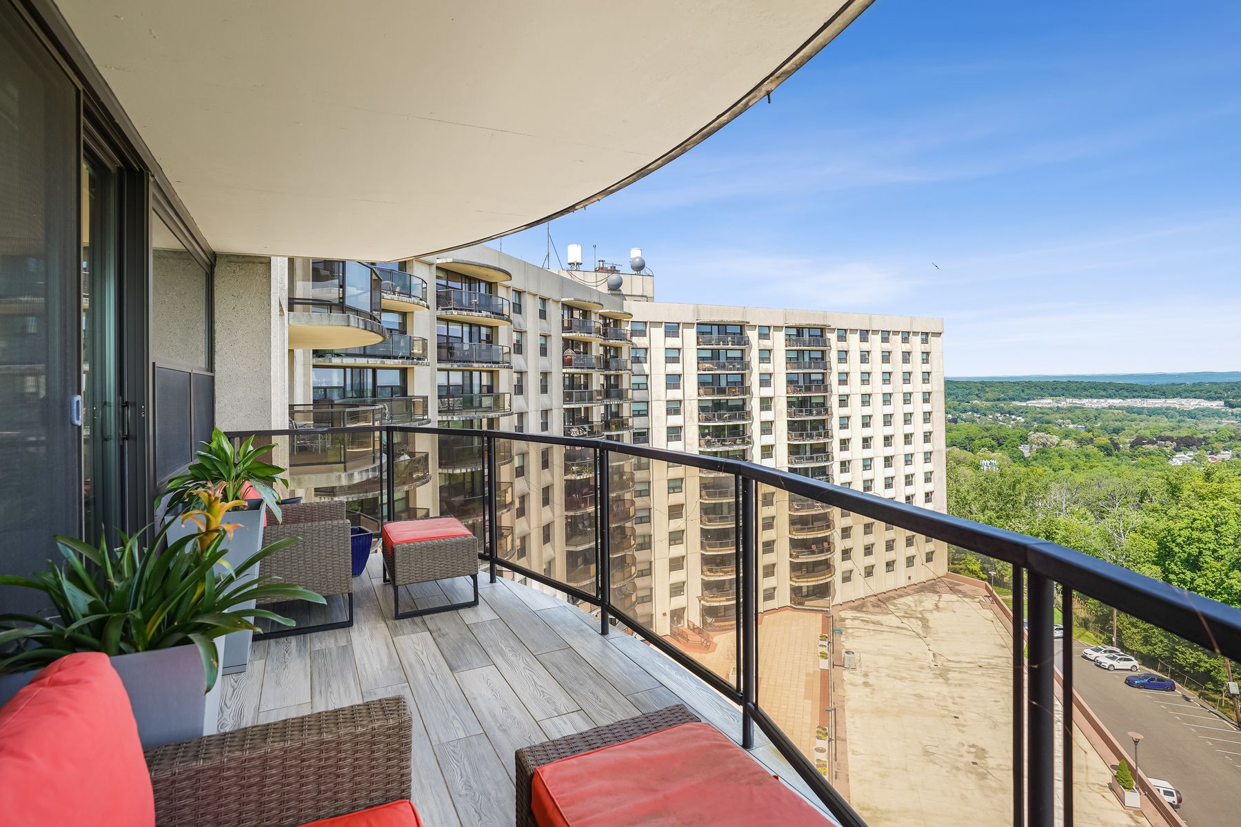2 Claridge Dr, 10EE Unit# 10EE